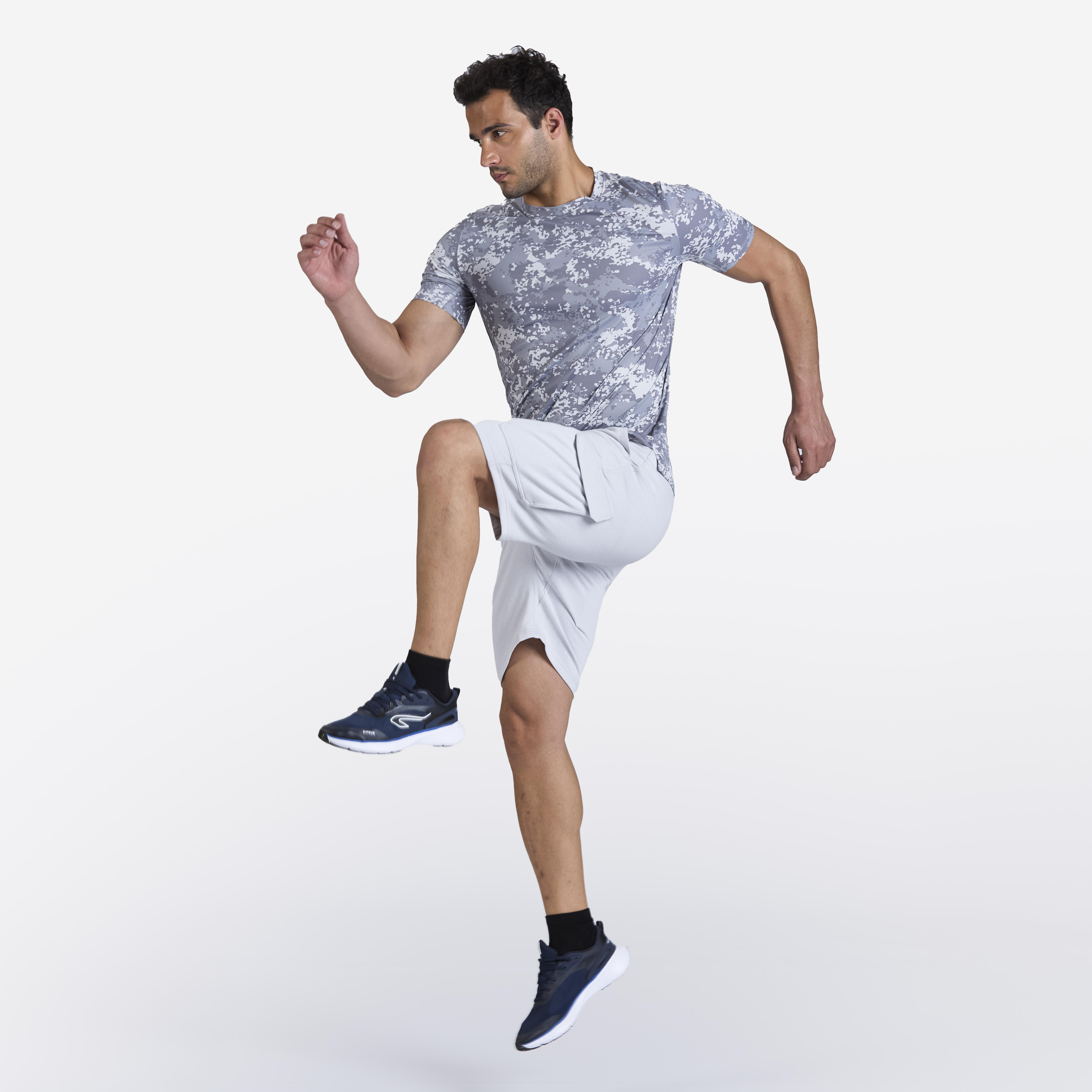 Men's Fitness Short-Sleeved Crew Neck Breathable T-Shirt 120 - Grey