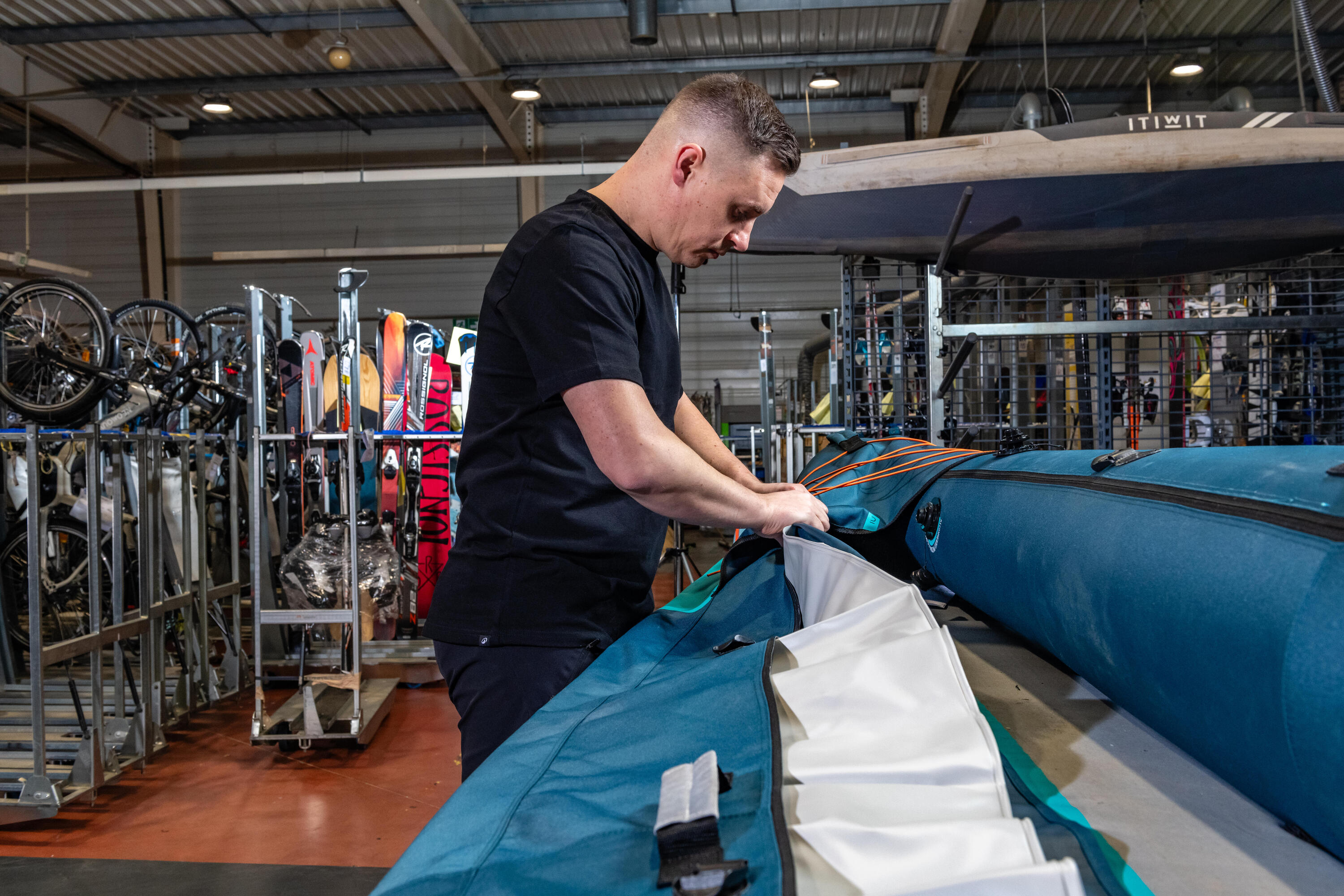 WORKSHOP Auswechseln der Luftkammer eines aufblasbaren Kajaks 