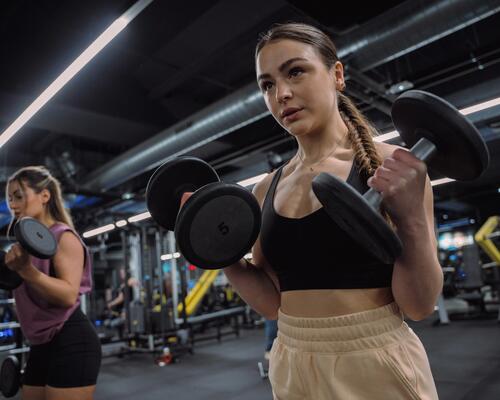 Abnehmen mit passendem Trainingplan im Fitnessstudio