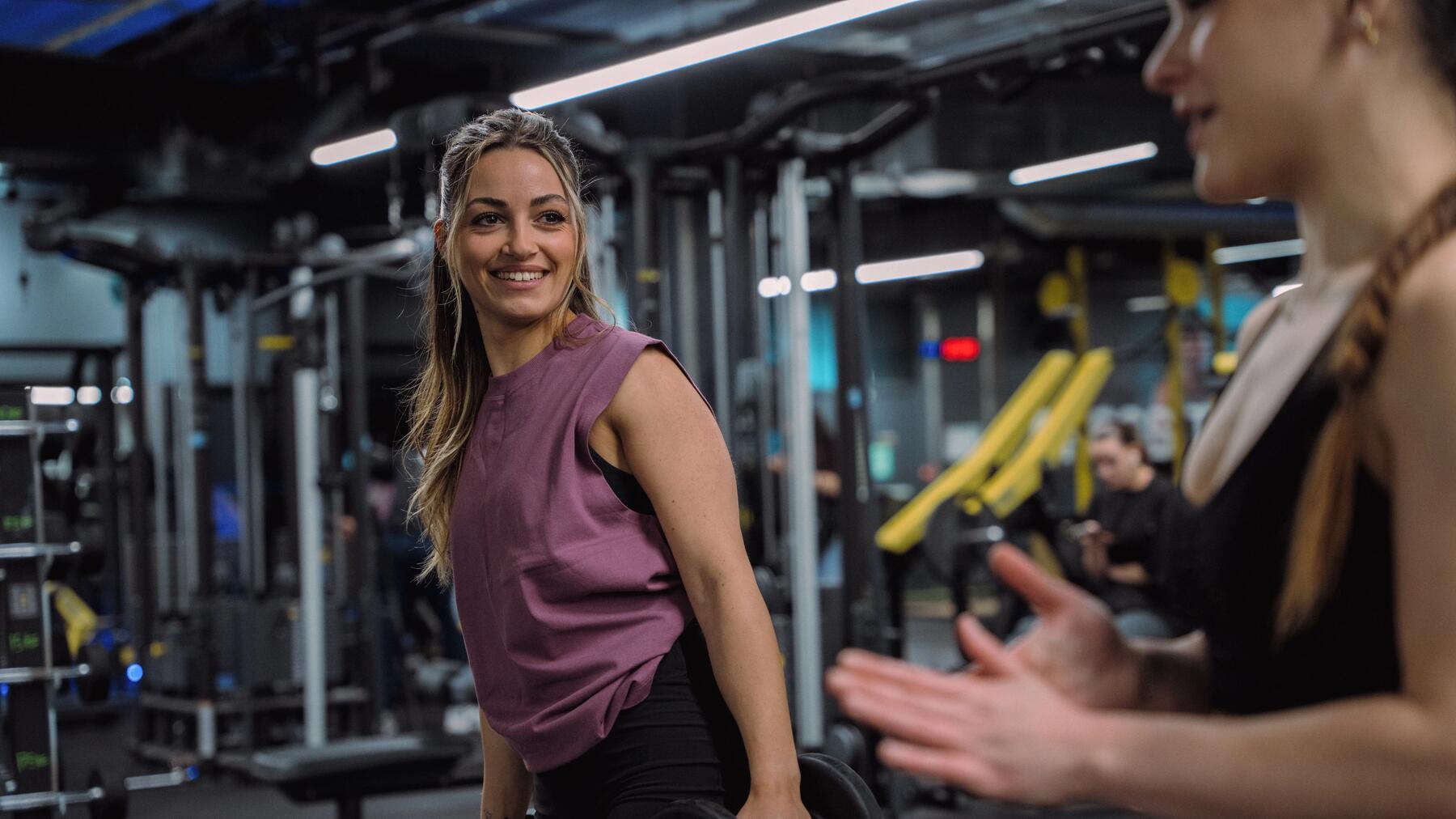 deux femmes à la salle de sport