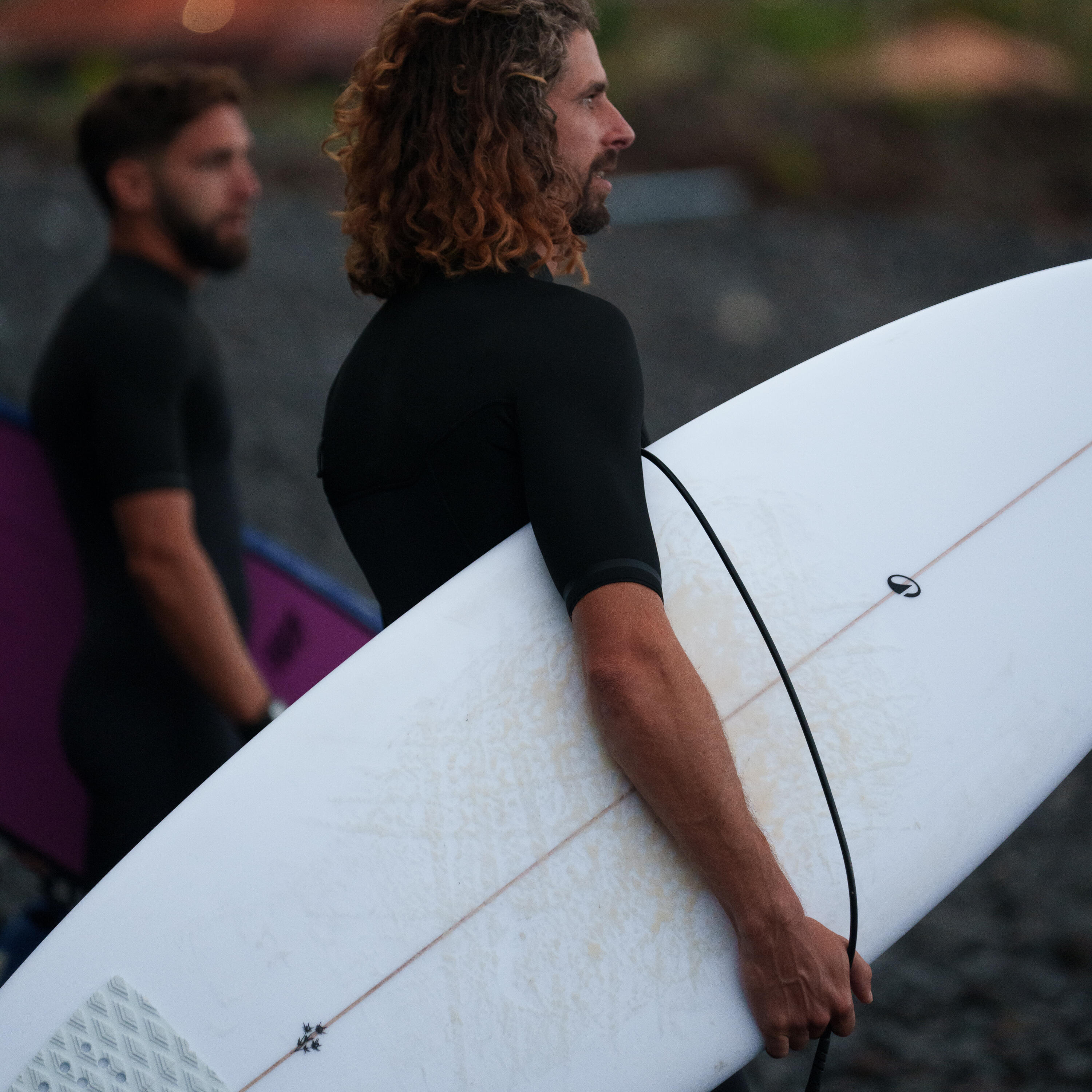 Planche shortboard 5'8 à 6' - petites vagues avec boitiers Futures sans ailerons 8/12