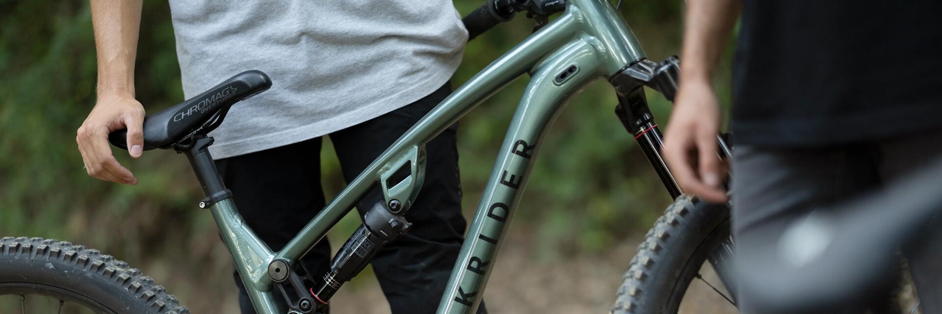 Cómo ajustar la altura del sillín en una bicicleta