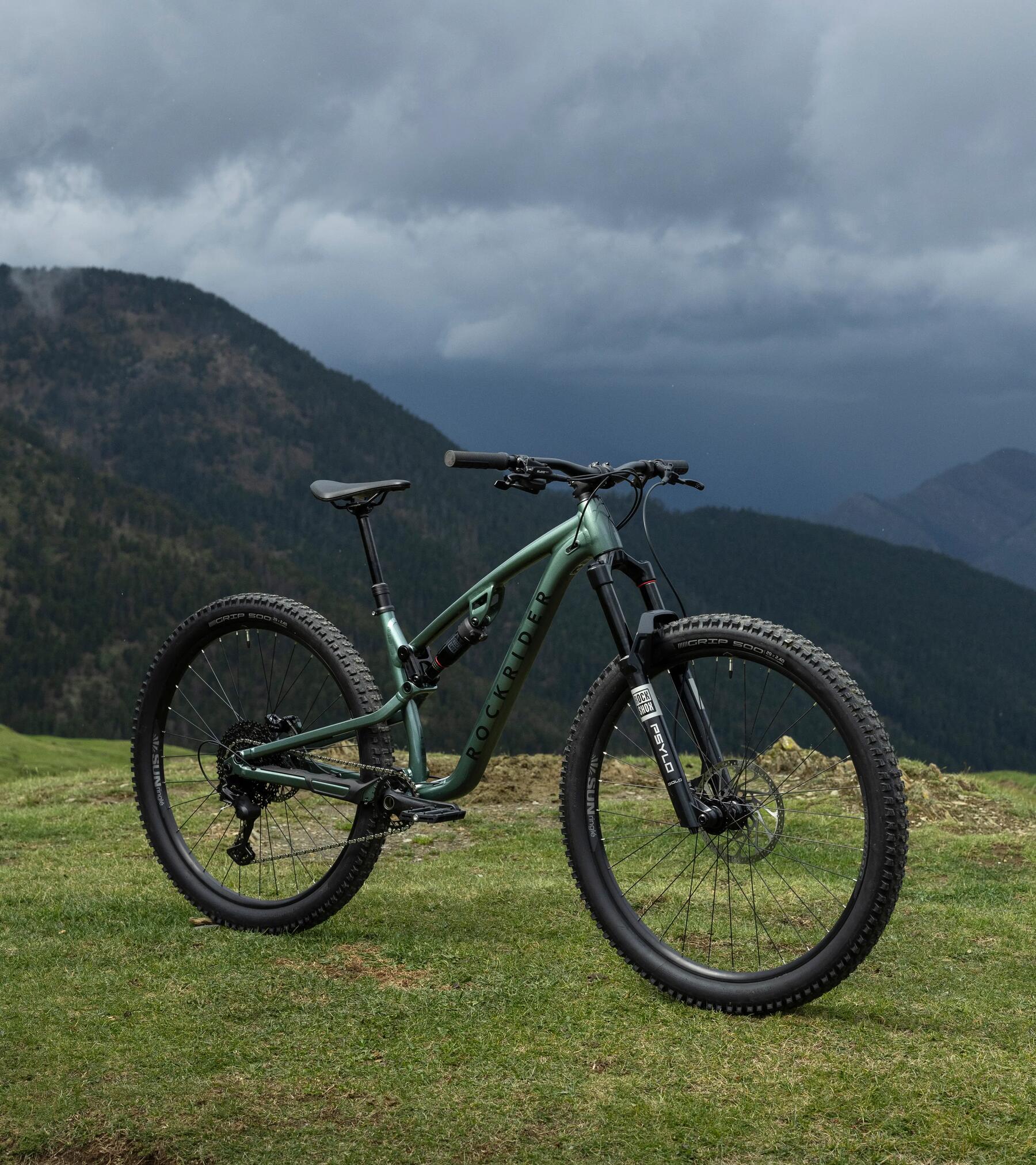 femme sportive vélo