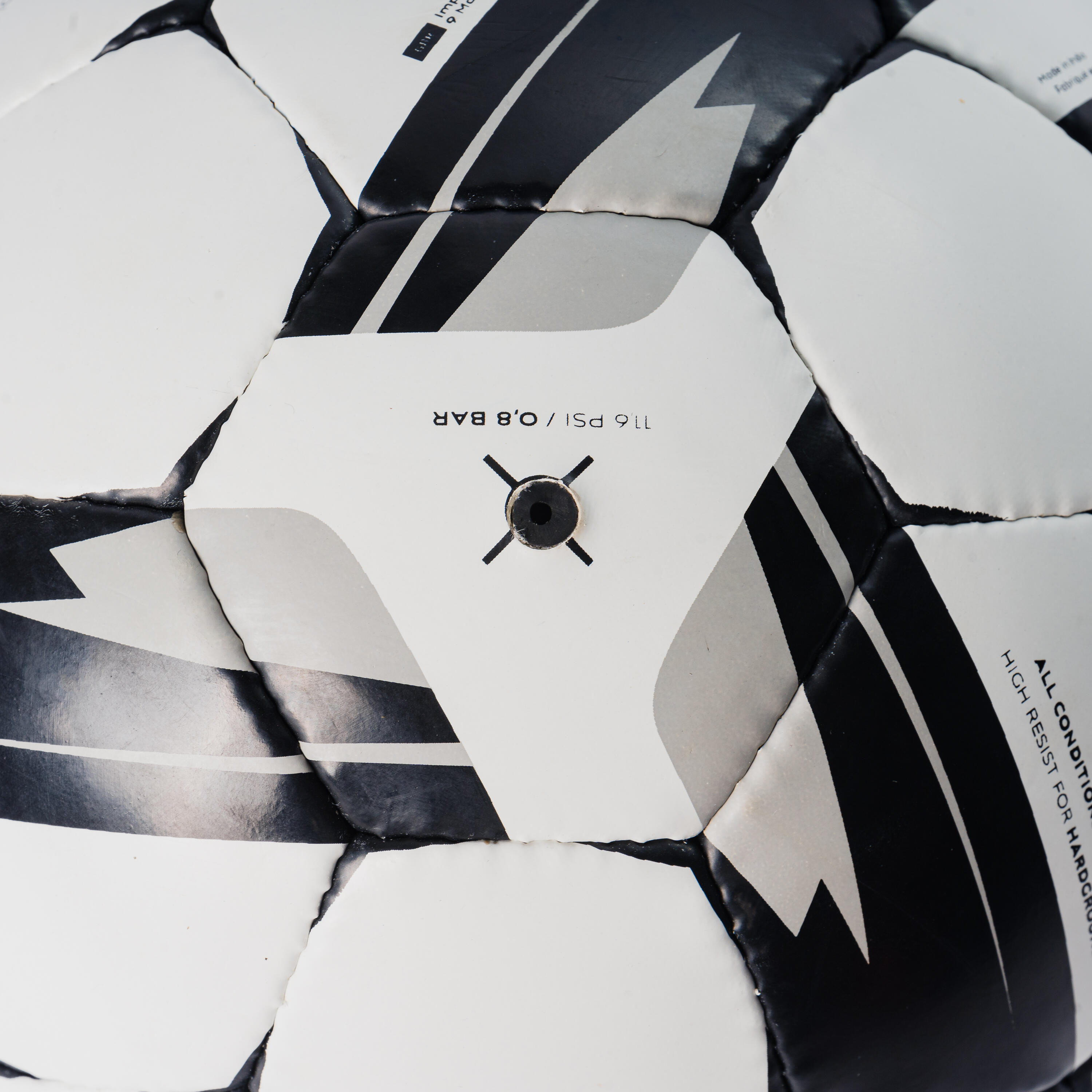 Training Ball Resist Size 5, Machine Stitched, Rubber Coating - White