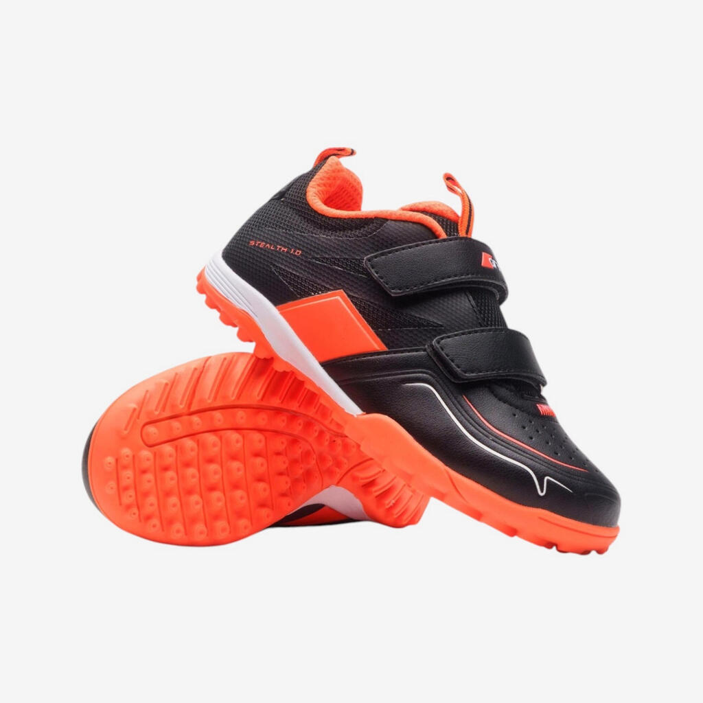 Otroški čevlji za hokej na travi z ježkom Stealth 1.0 - črno/oranžni