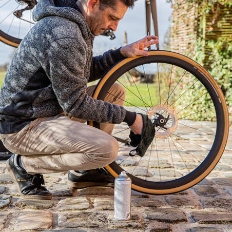 Disc brake cleaner spray