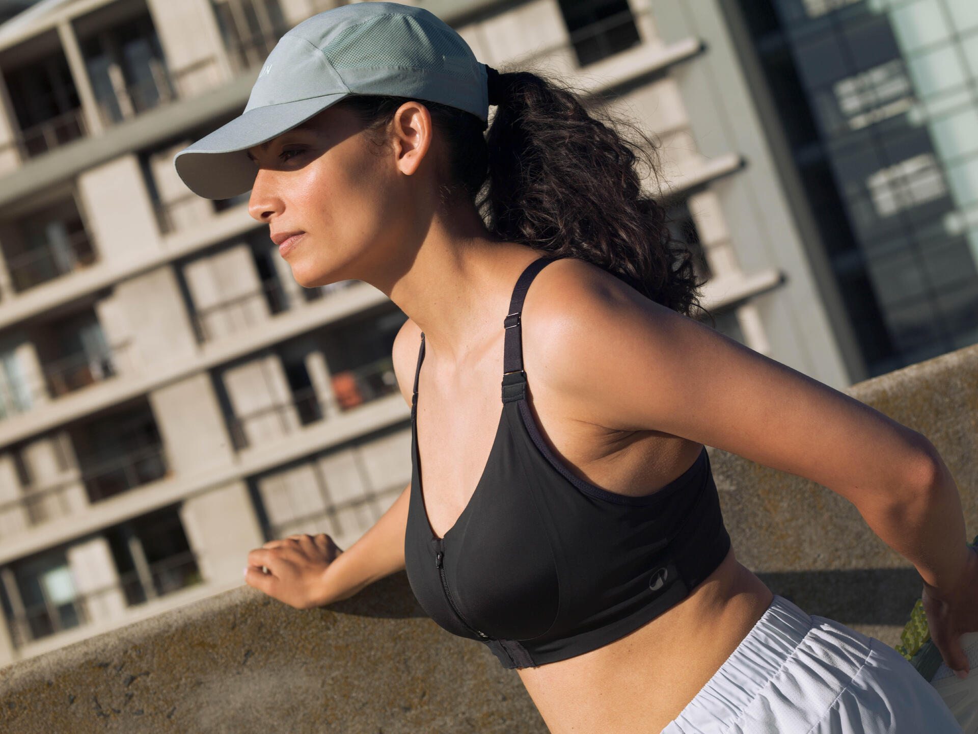 Cum îți alegi bustiera potrivită pentru sport - recomandări utile