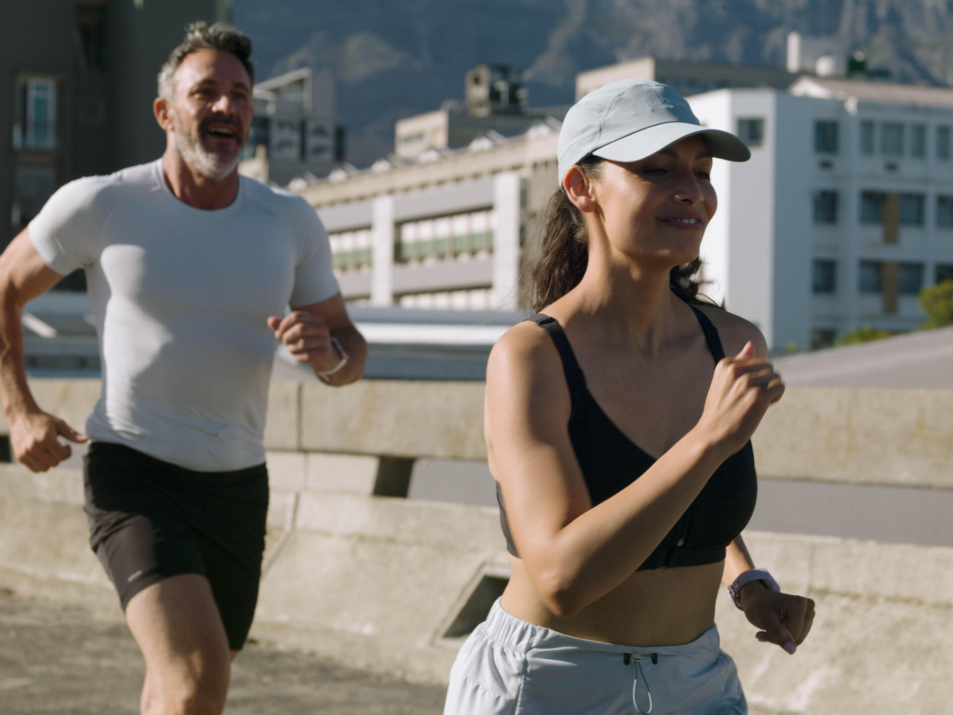 Cum îți alegi bustiera potrivită pentru sport - recomandări utile