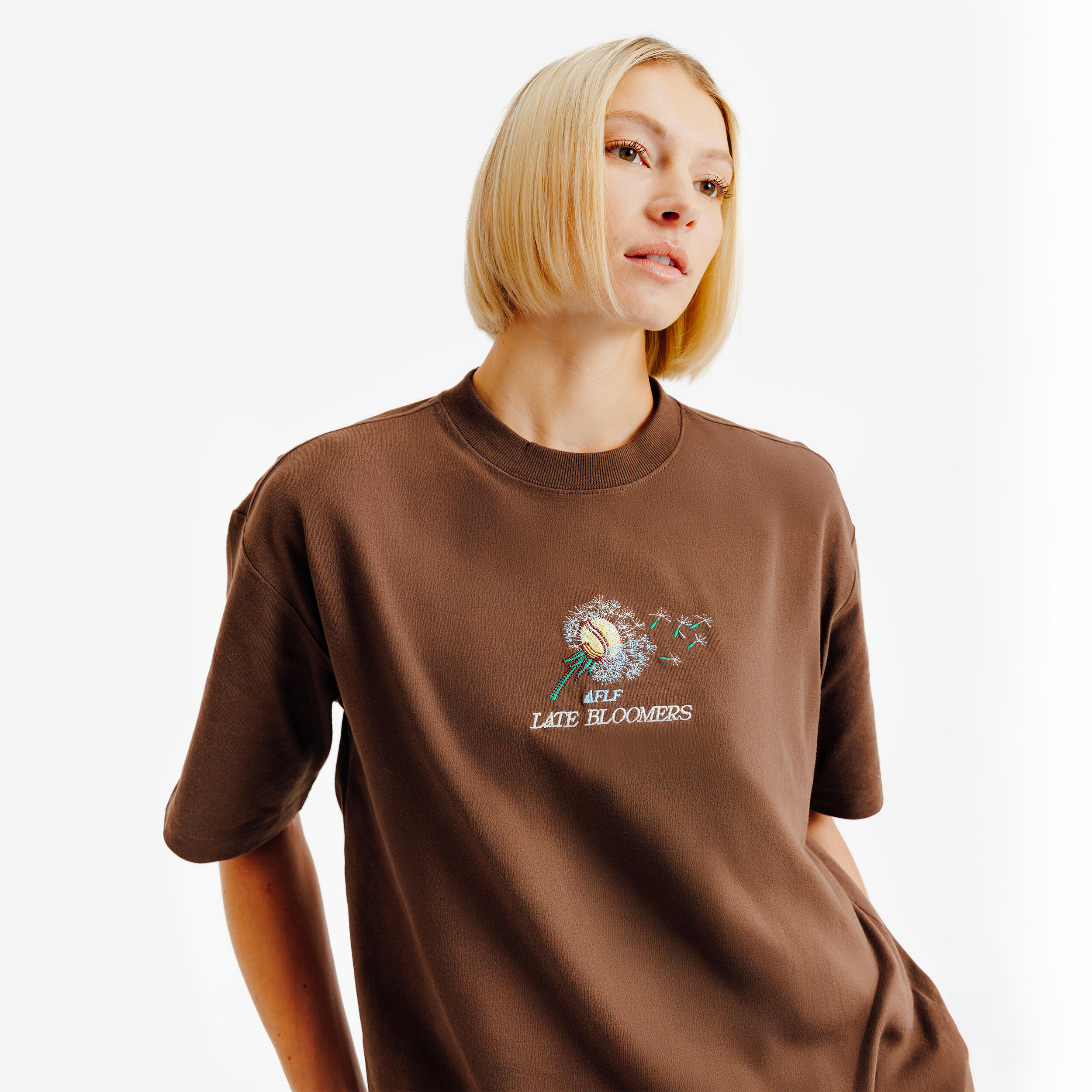 Graphic T-shirt Late Bloomers Brown 5/5