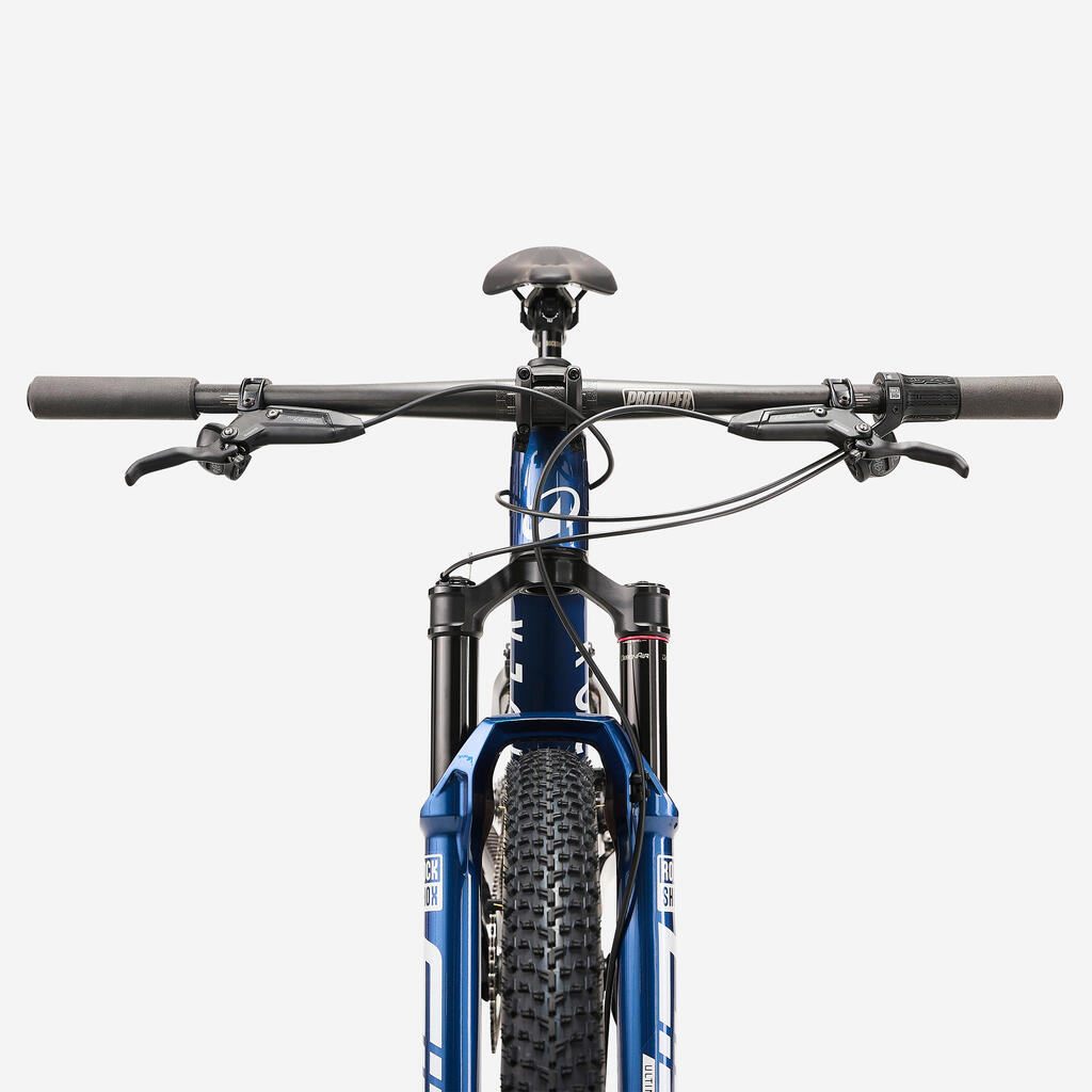 Crveni brdski bicikl s punom suspenzijom i karbonskim ramom XC 940 S LTD