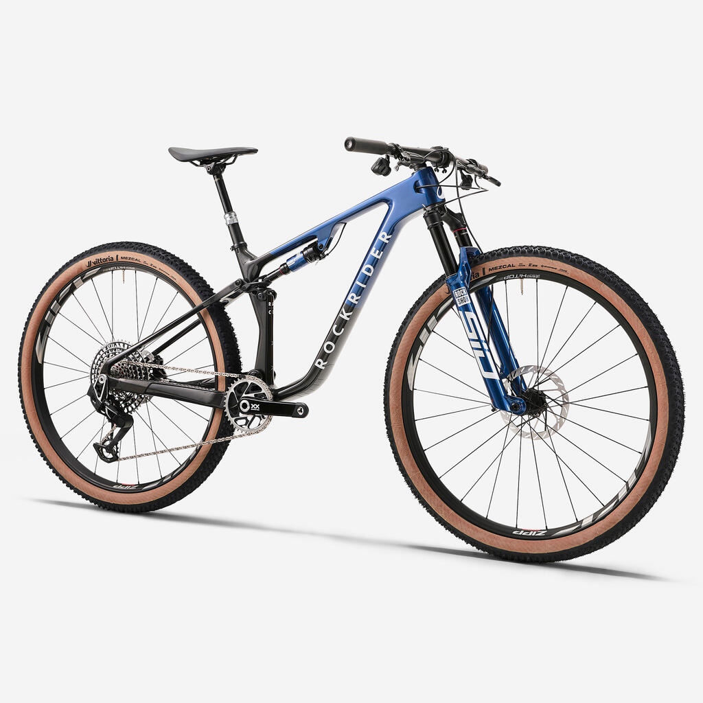 Crveni brdski bicikl s punom suspenzijom i karbonskim ramom XC 940 S LTD