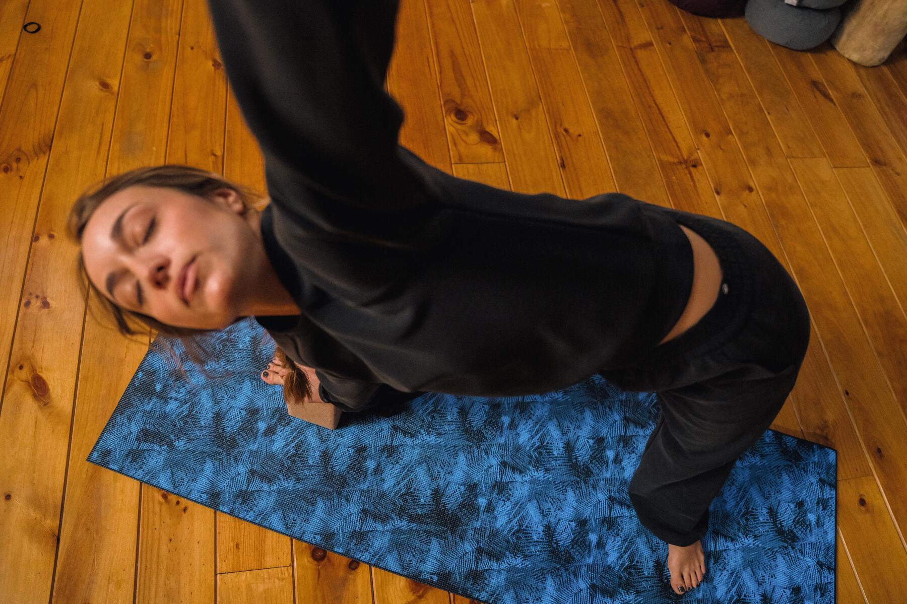 Estiramiento lateral con bloque