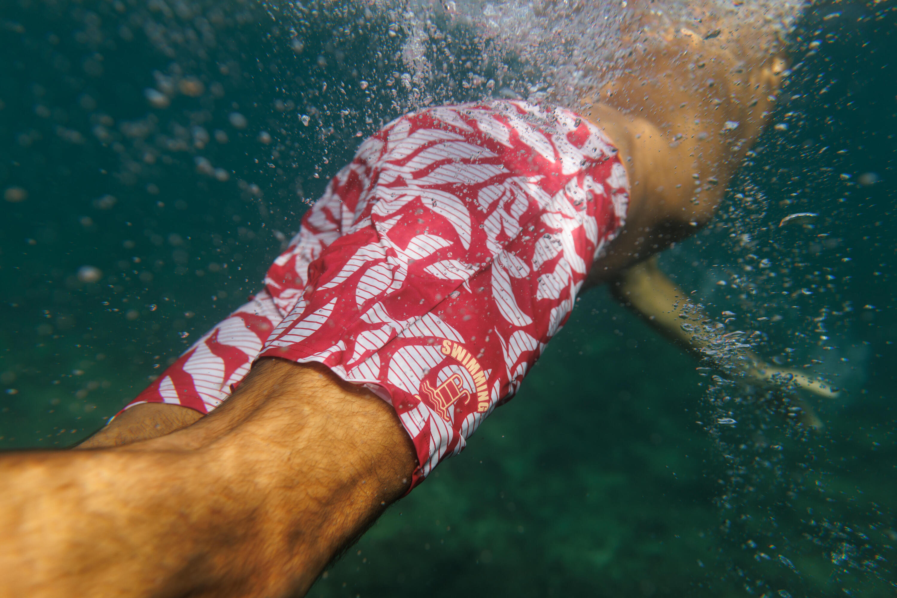 Bermuda de natación larga roja para hombre 100 10/12