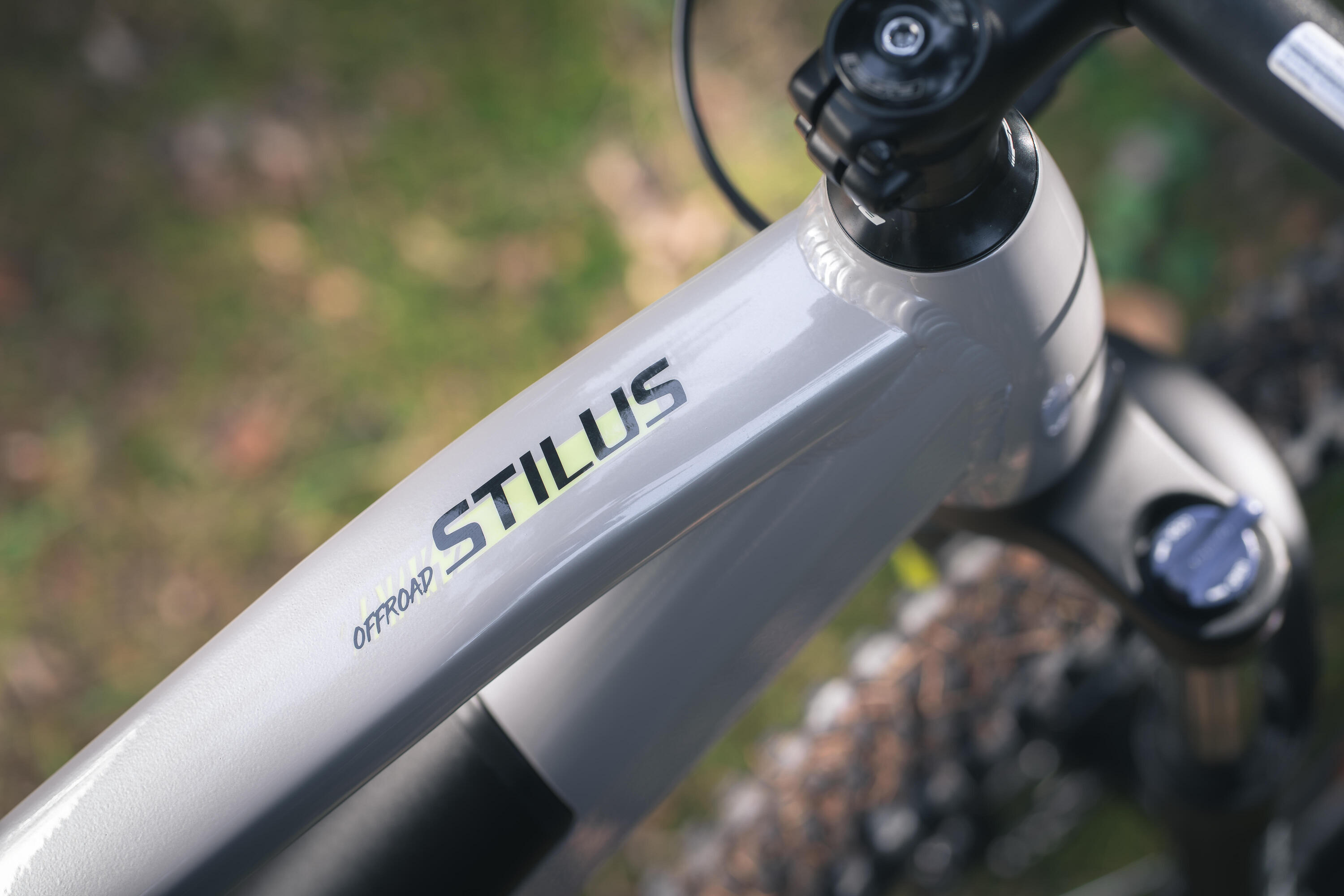 Vélo VTT électrique semi-rigide STILUS Off Road, Gris clair 13/14