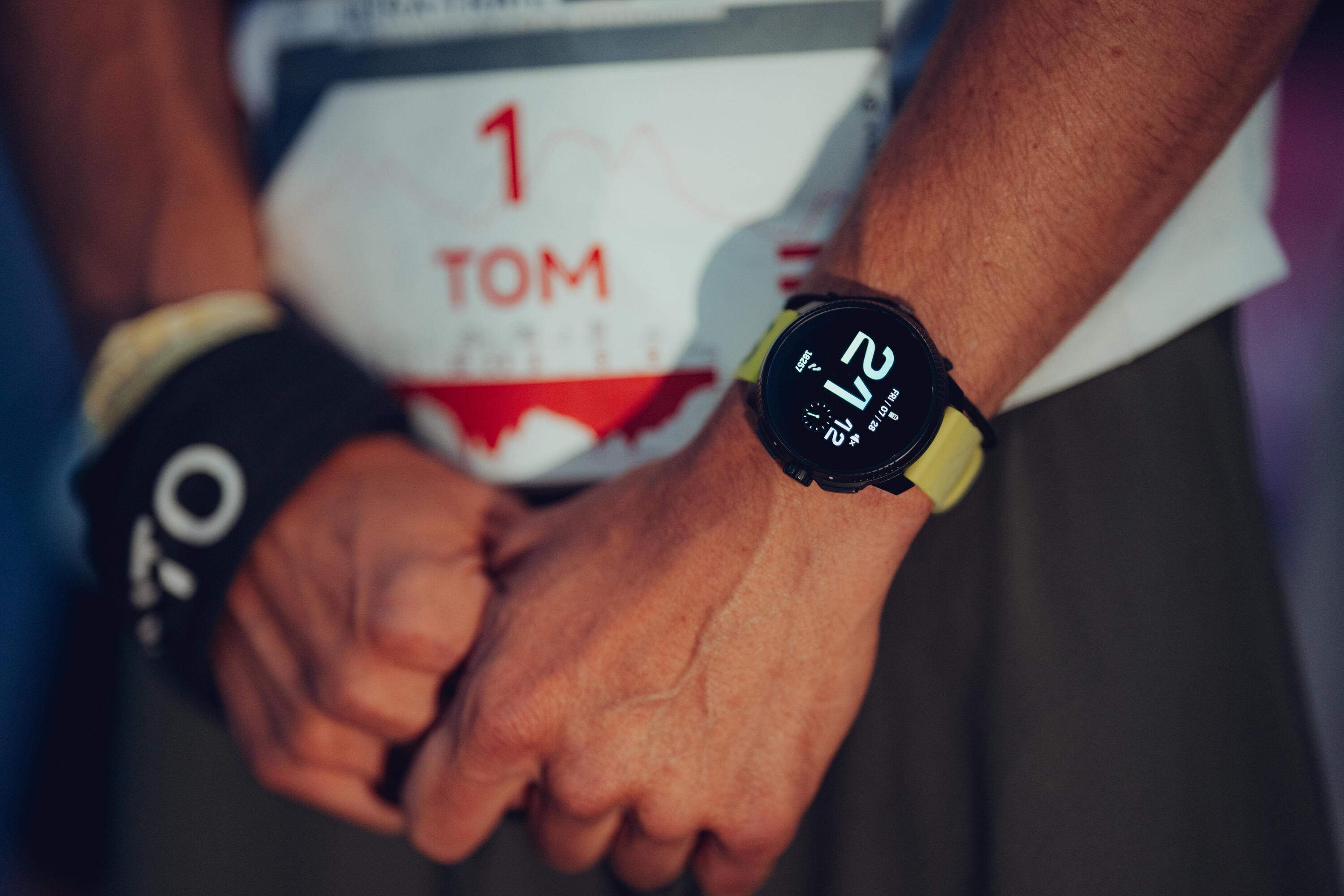 Smartwatch z GPS do biegania z pomiarem tętna Unisex Suunto Race All Black 7/10