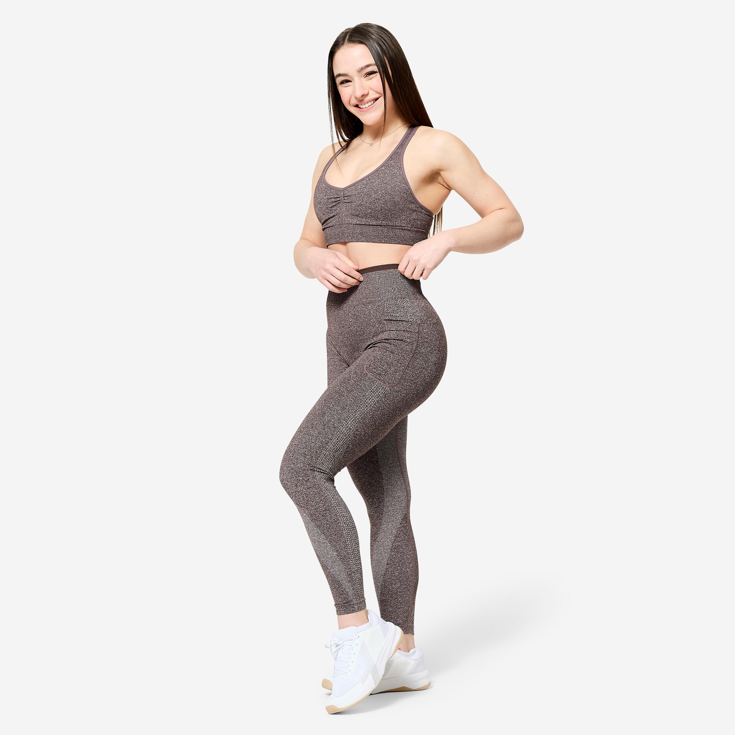 Sujetador deportivo sujeción baja espalda cruzada Mujer Decathlon  marrón cuarzo 5/7