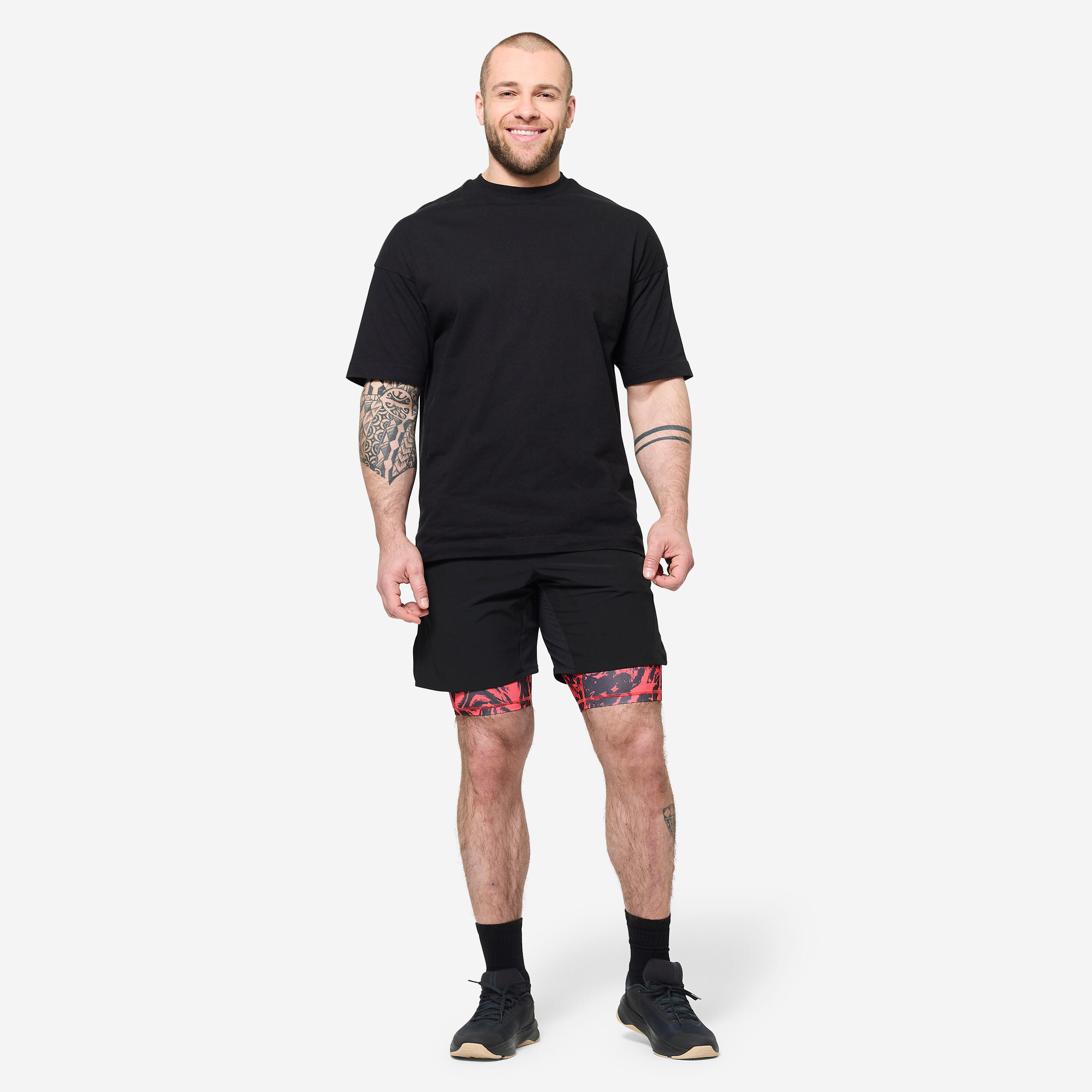 Atmungsaktive 2-in-1-Fitnessshorts für Herren mit RV-Tasche, schwarz und rot 2/14