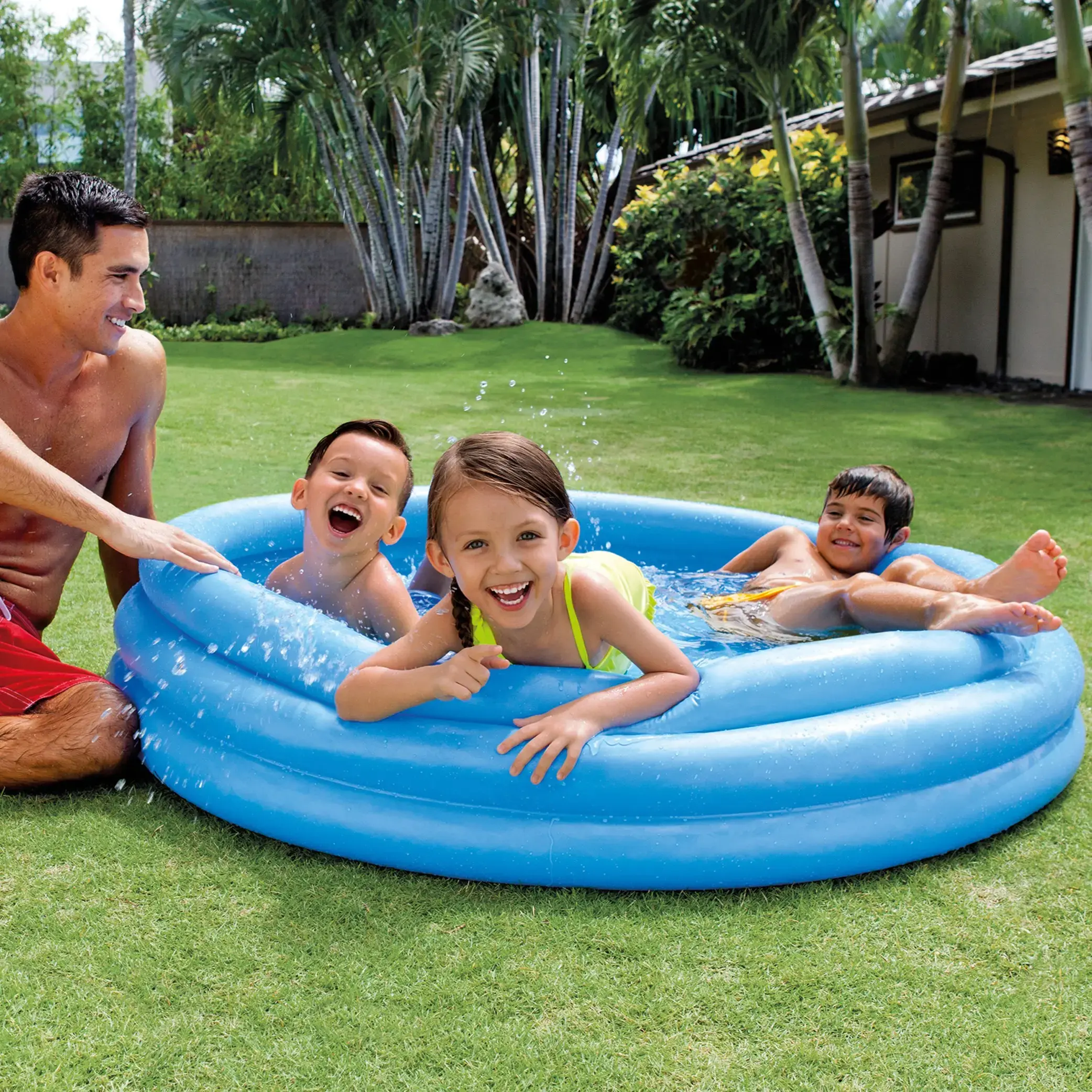 Piscinas e diversão em familia