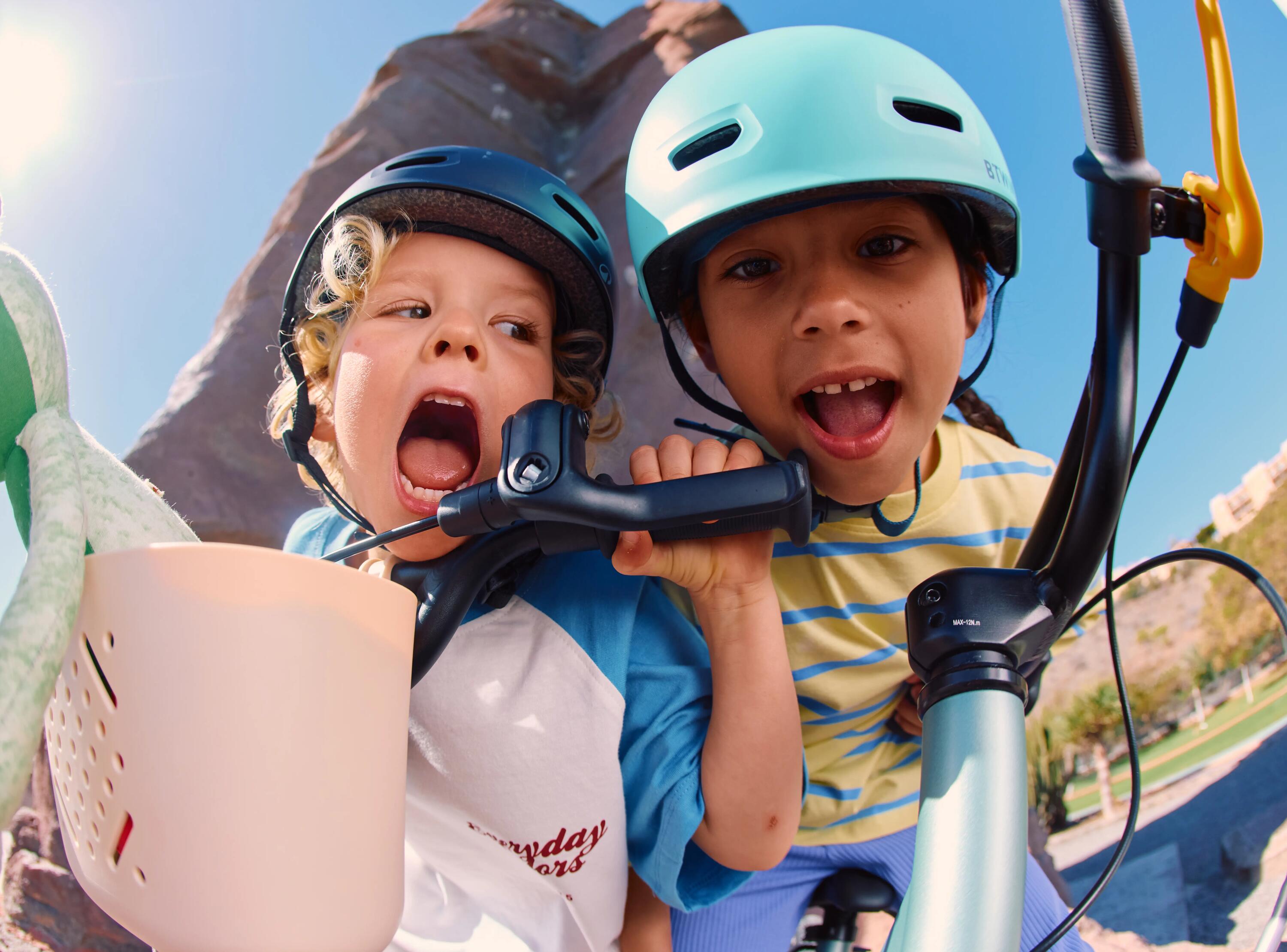 Niños con bicicletas Btwin de Decathlon