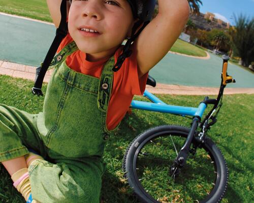 come regolare un casco bambino