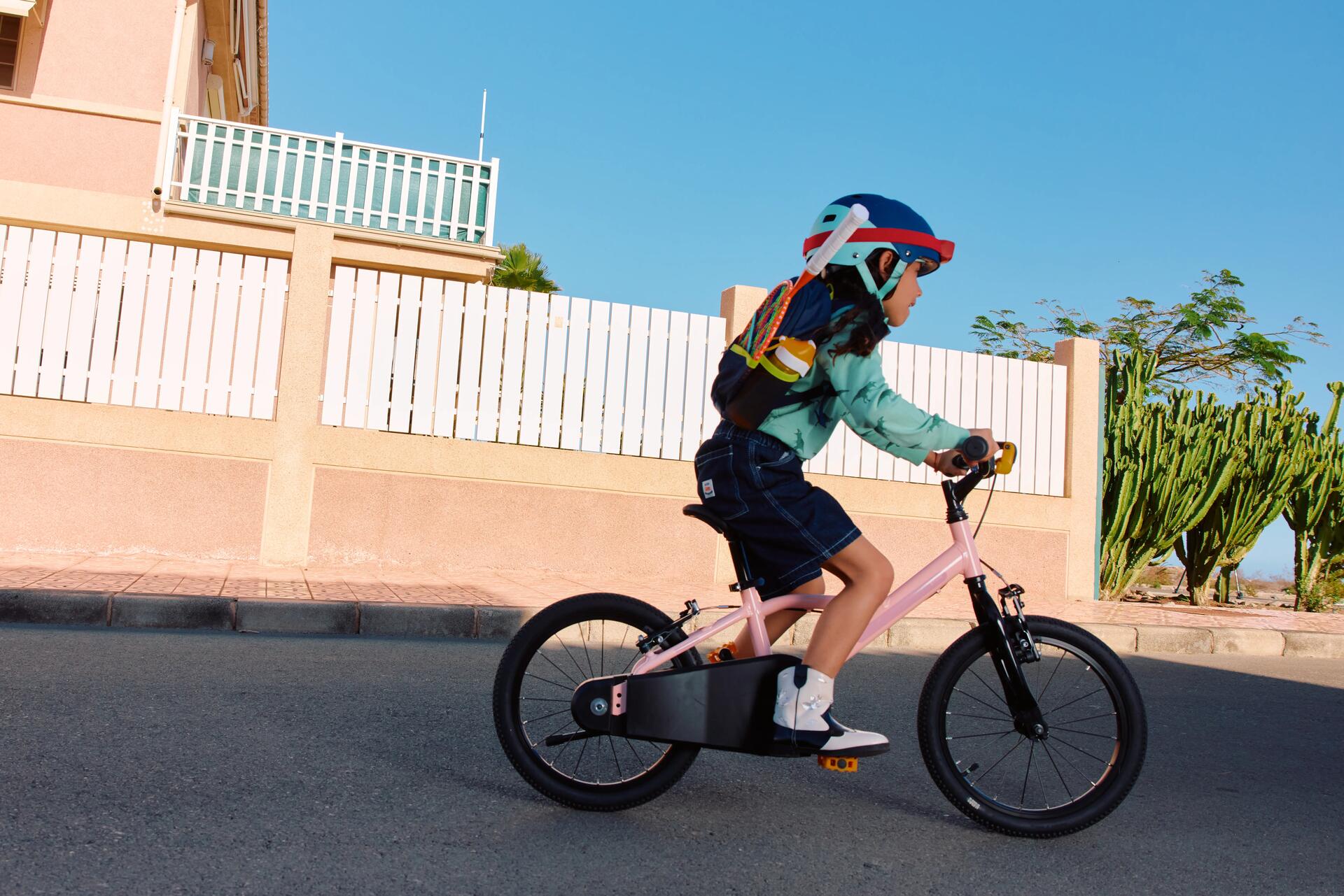 REGULI DE CIRCULAȚIE ȘI DE SIGURANȚĂ PENTRU BICICLIȘTI – CE ESTE OBLIGATORIU, OPȚIONAL ȘI PERMIS