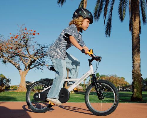 CASCĂ DE BICICLETĂ CUM SĂ ASIGURI PROTECȚIA COPILULUI TĂU