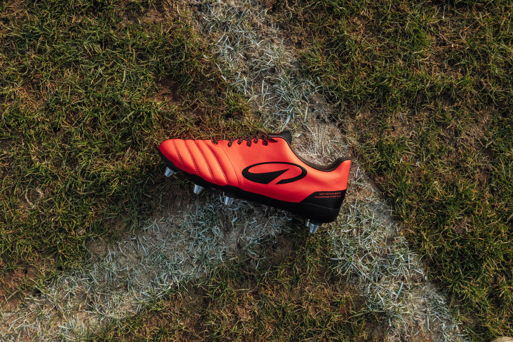 shoes adapted to the surface of the soccer field