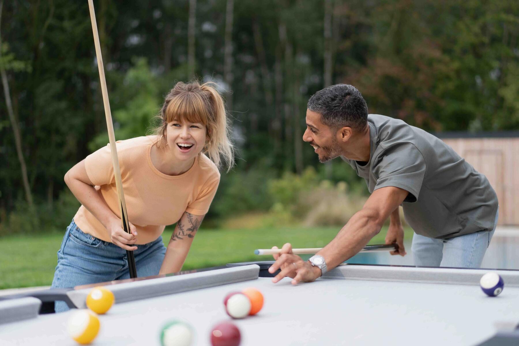 Billard, tennis de table, badminton … les bienfaits des sports intergénérationnels