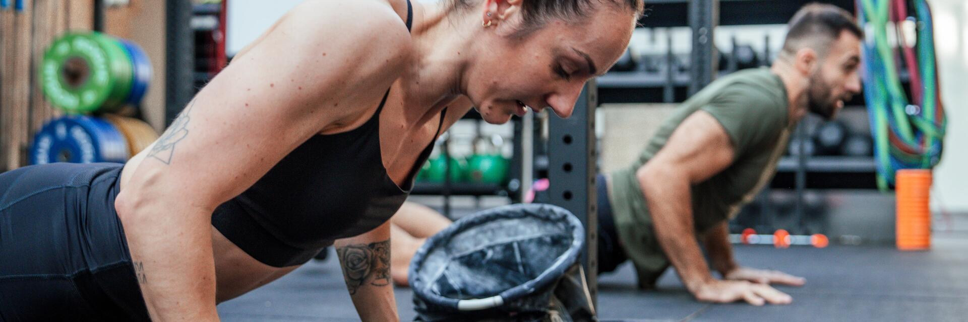 Kobieta ćwicząca crossfit