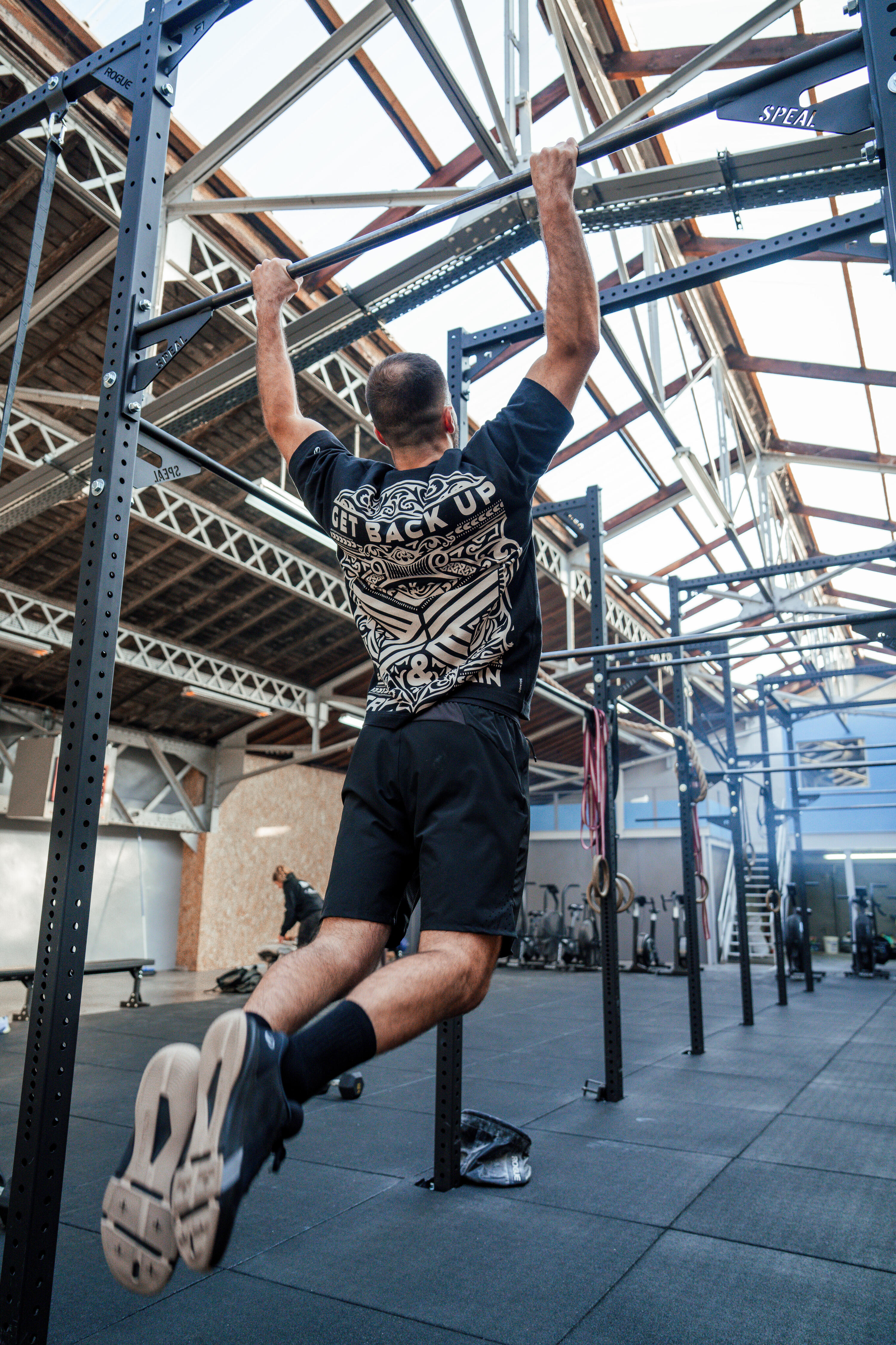 Short d’entraînement croisé respirant avec poches zippées homme 10/15