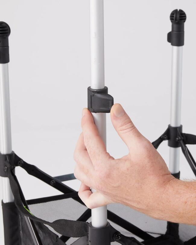 Ajustando la altura de las patas de la cesta con ruedas