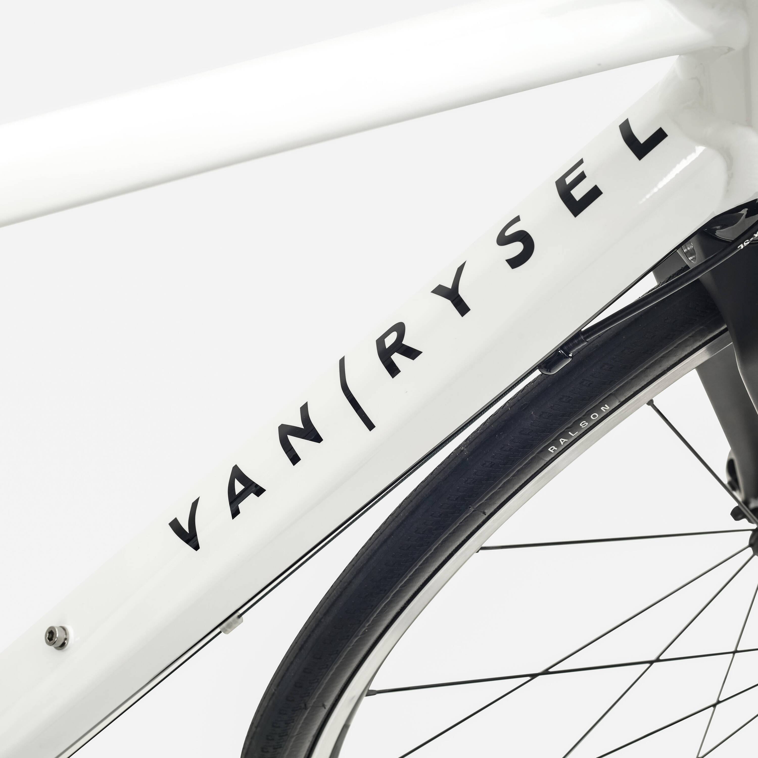 Road Bike Van Rysel EDR AF105 with Lightweight Aluminium Frame, Carbon Fork and Racing R6 Aluminium Wheels - White -  4