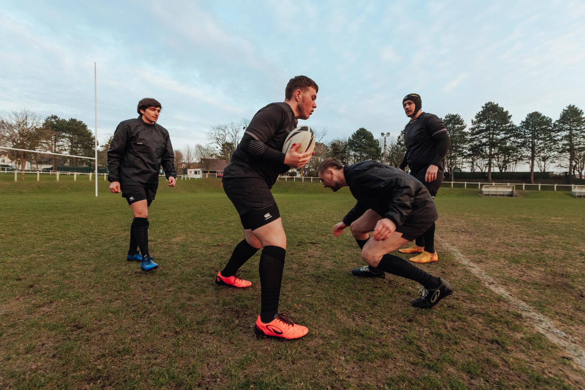 CUM SĂ ALEGEM ÎNCĂLȚĂMINTEA PENTRU RUGBY?