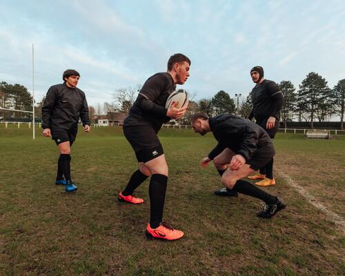 CUM SĂ ALEGEM ÎNCĂLȚĂMINTEA PENTRU RUGBY?