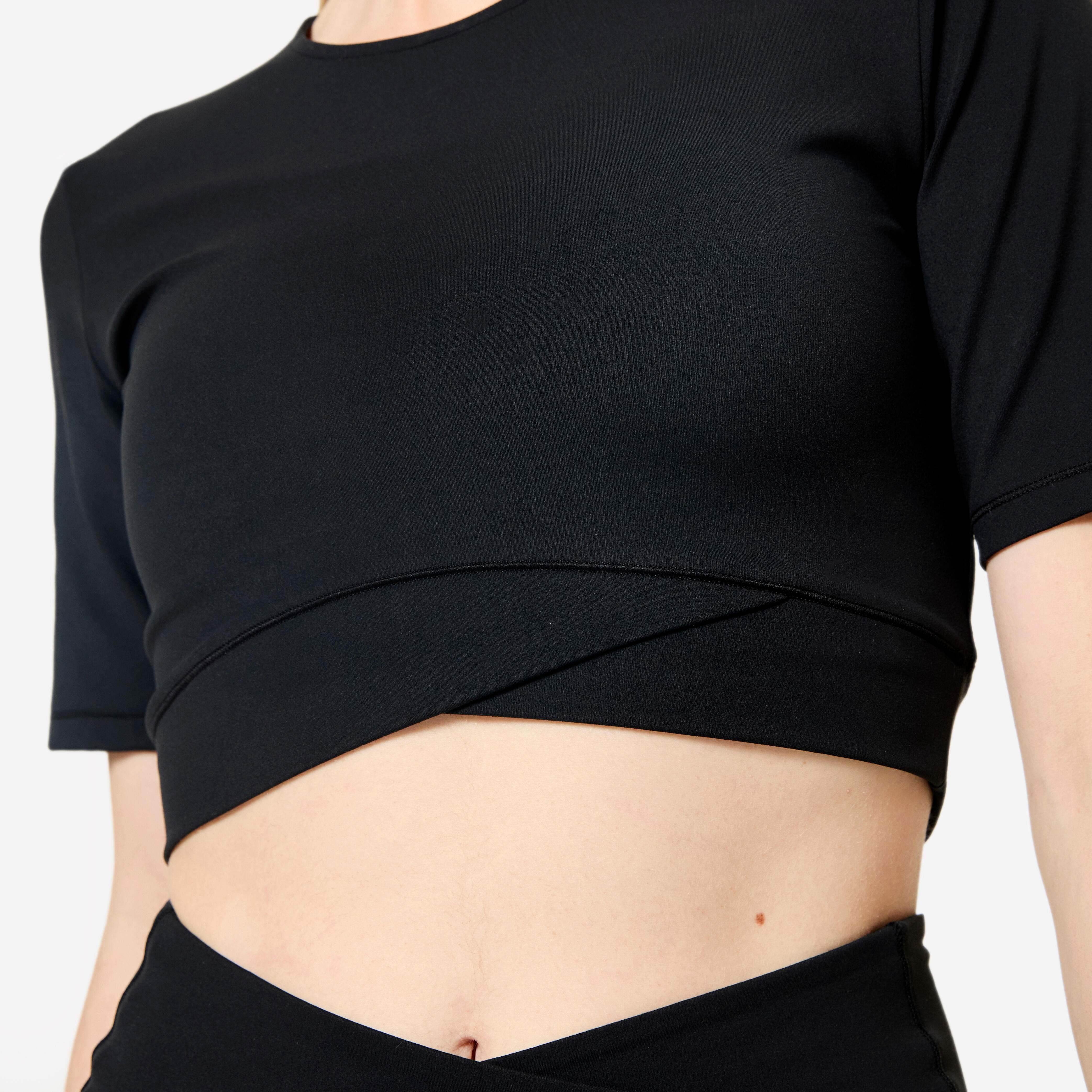 DECATHLON Dámske crop tričko s prekrížením na fitness čierne L · záber 5