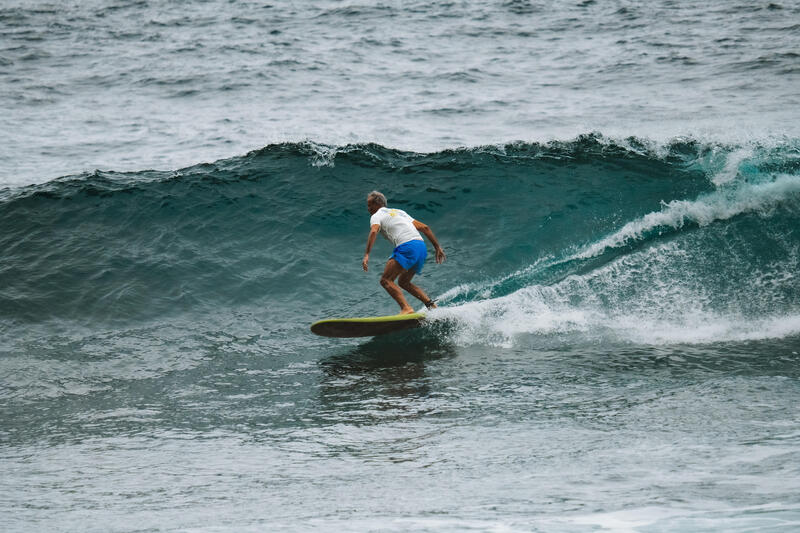Cum să alegi un top anti-UV sau din neopren pentru surf?