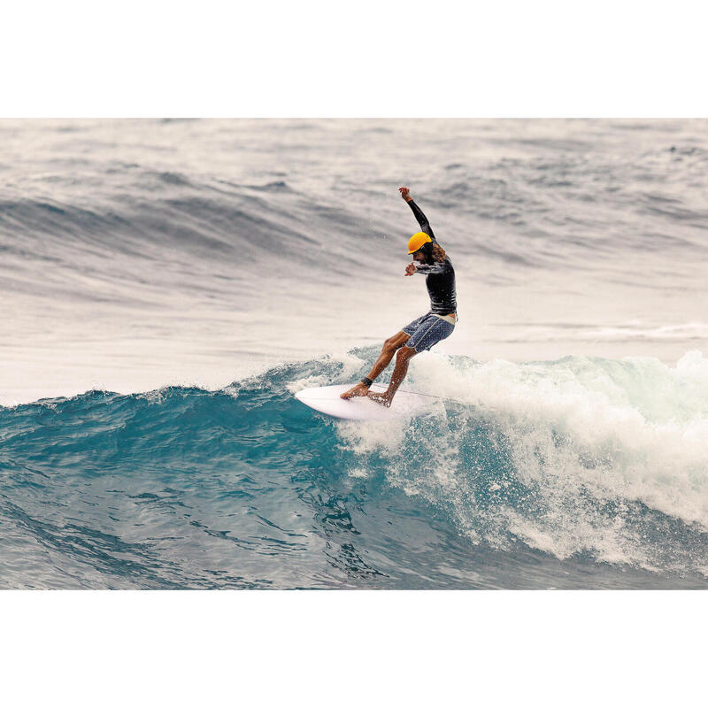 Casque pour la pratique du surf . Jaune