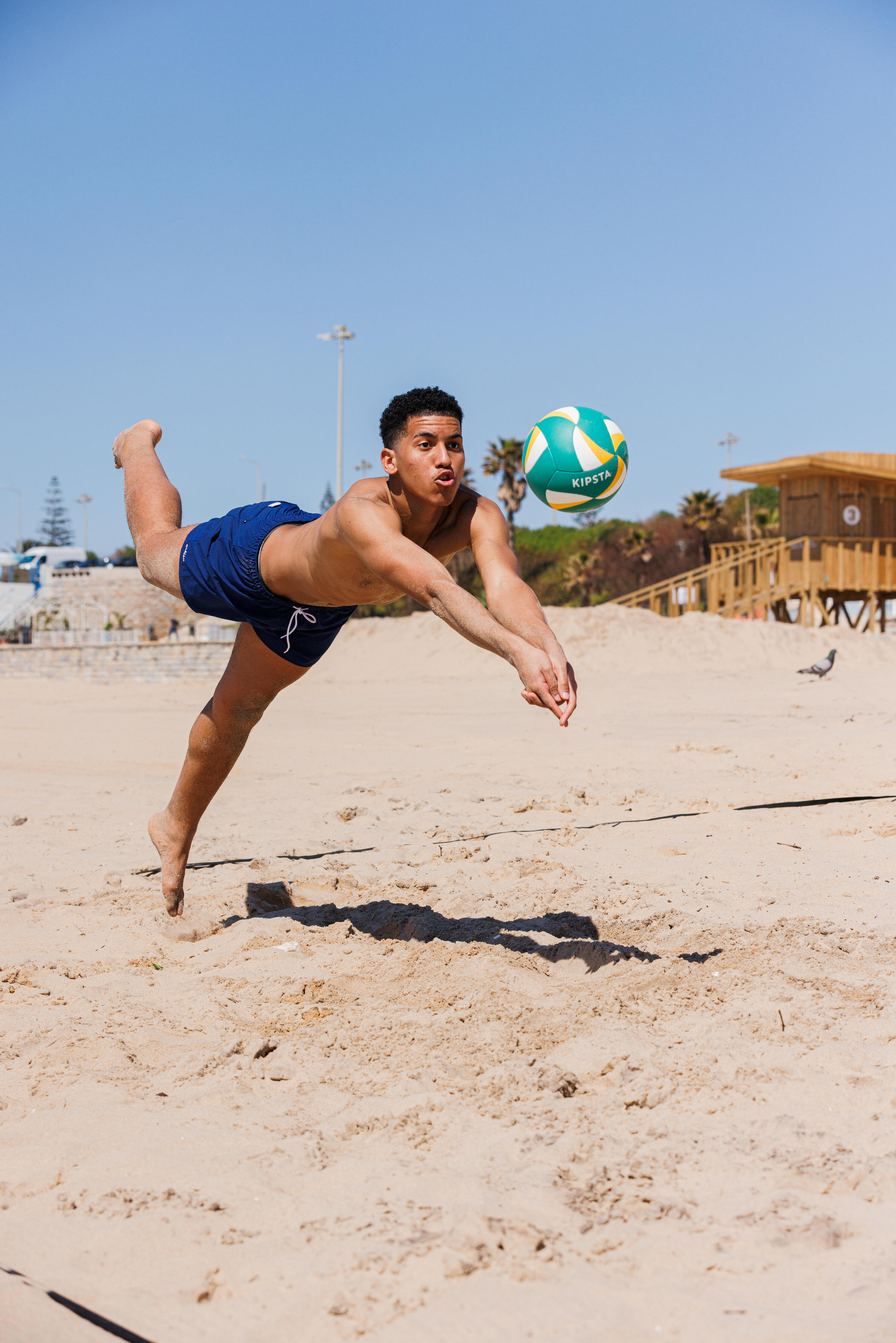 Bal BV900 voor beachvolleybal groen en geel 2/7