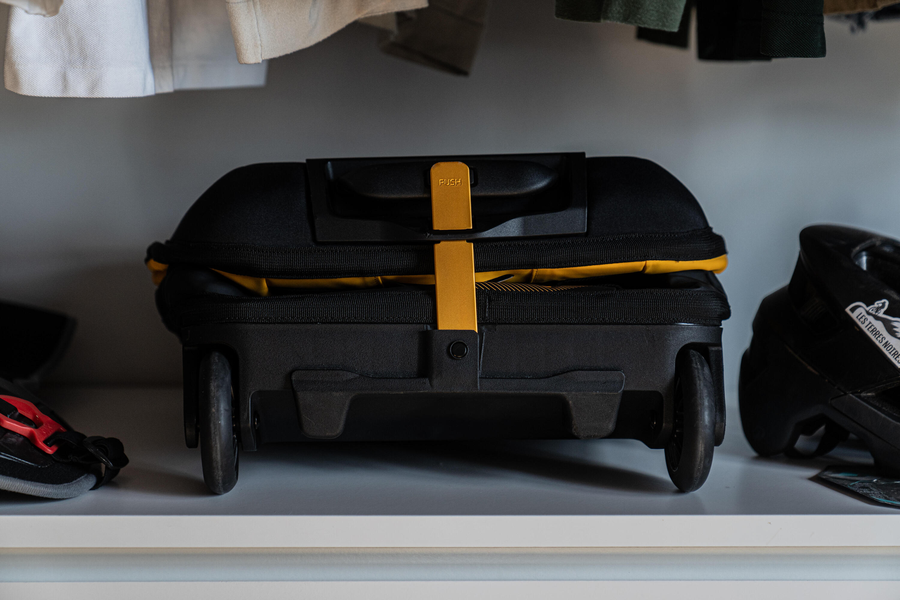 Valise pliable 85L jaune noire Spacesaver, sac de voyage à roulettes déperlant 14/16