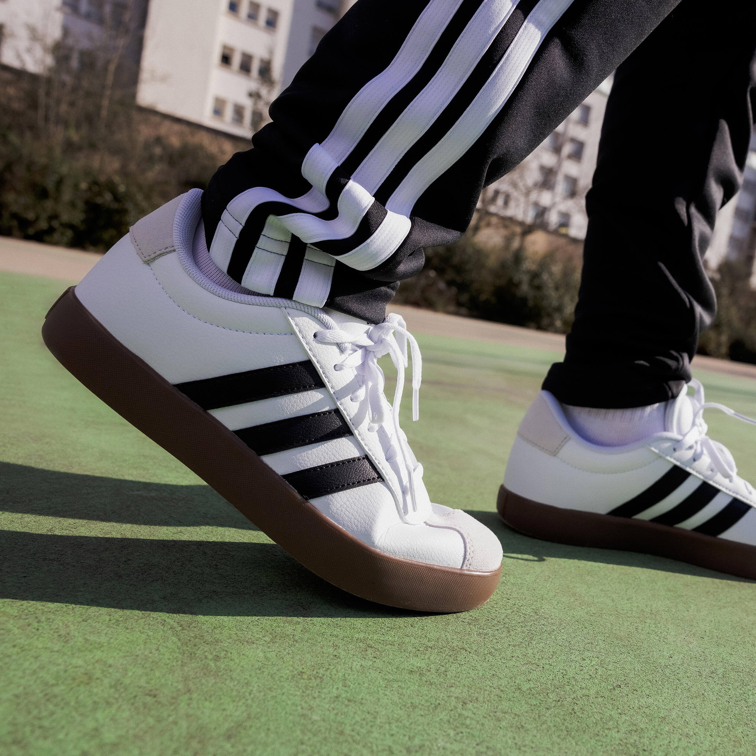 ADIDAS Sneakers ADIDAS bambino VL COURT bianco-nero-grigio dal 35 al 38