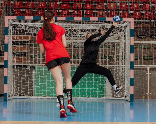 CUM SĂ ALEGEM O MINGE DE HANDBAL?
