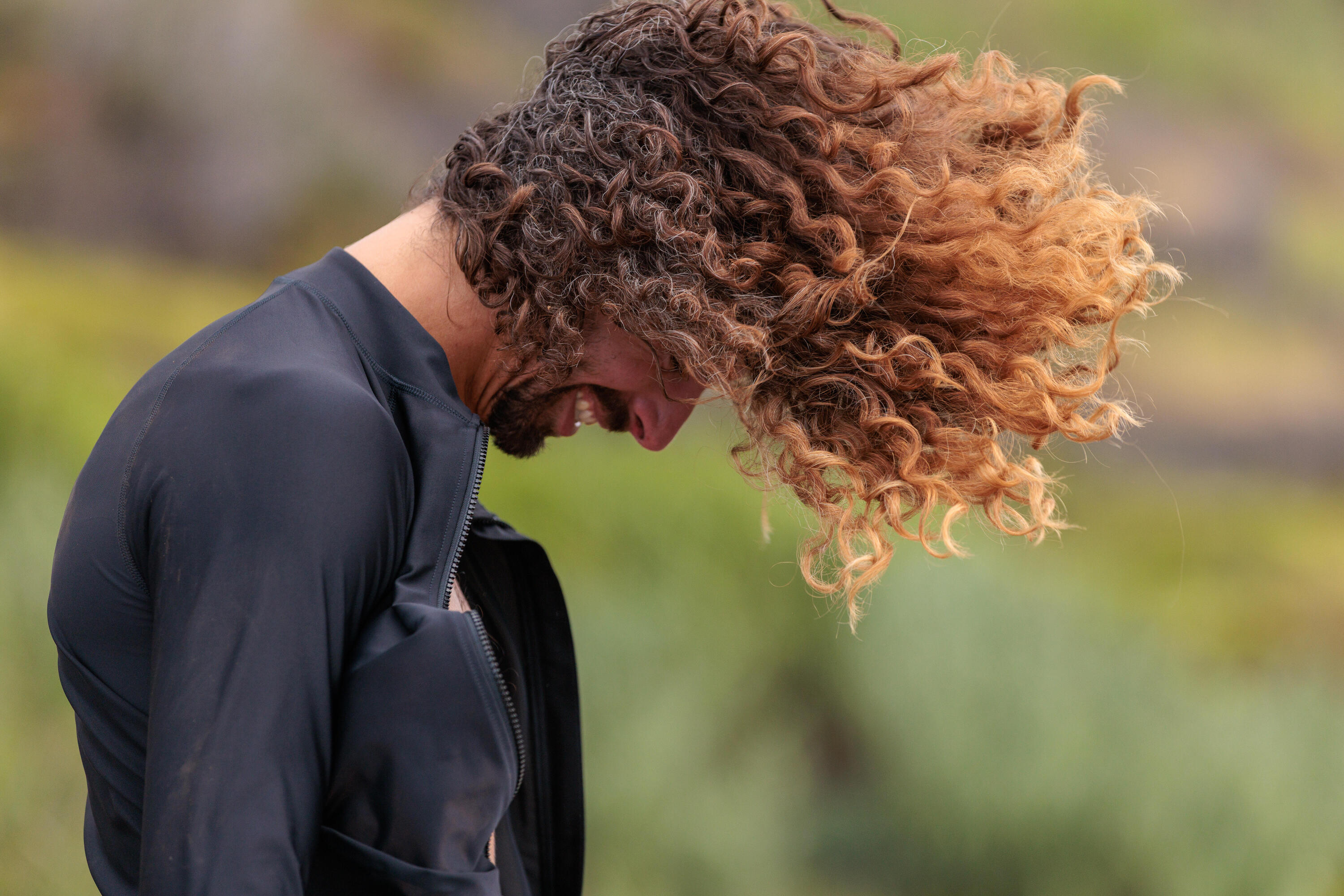 Maglia anti-UV surf uomo 500 UPF50+ nera 8/9