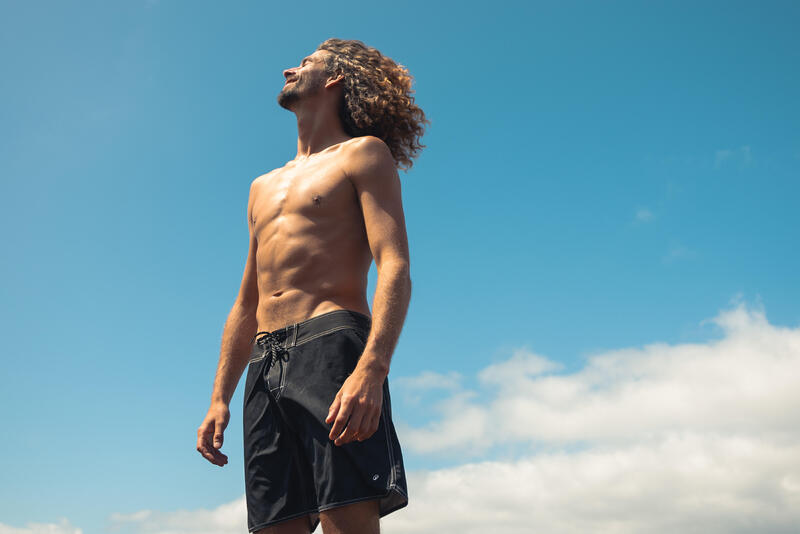 CUM SĂ ALEGI UN ȘORT DE SURF PENTRU BĂRBAȚI