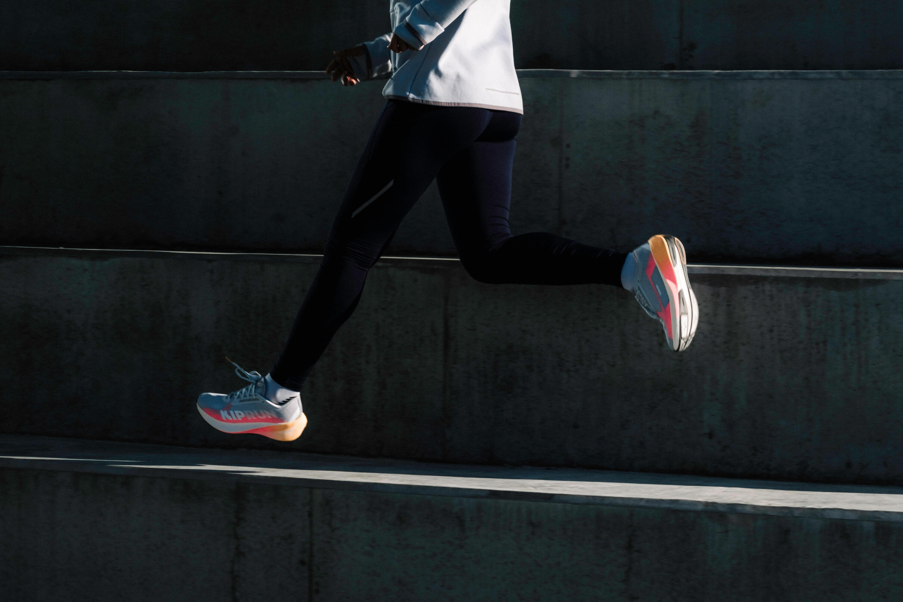 Warme Laufleggings Damen Kiprun Run 500 grau 12/12