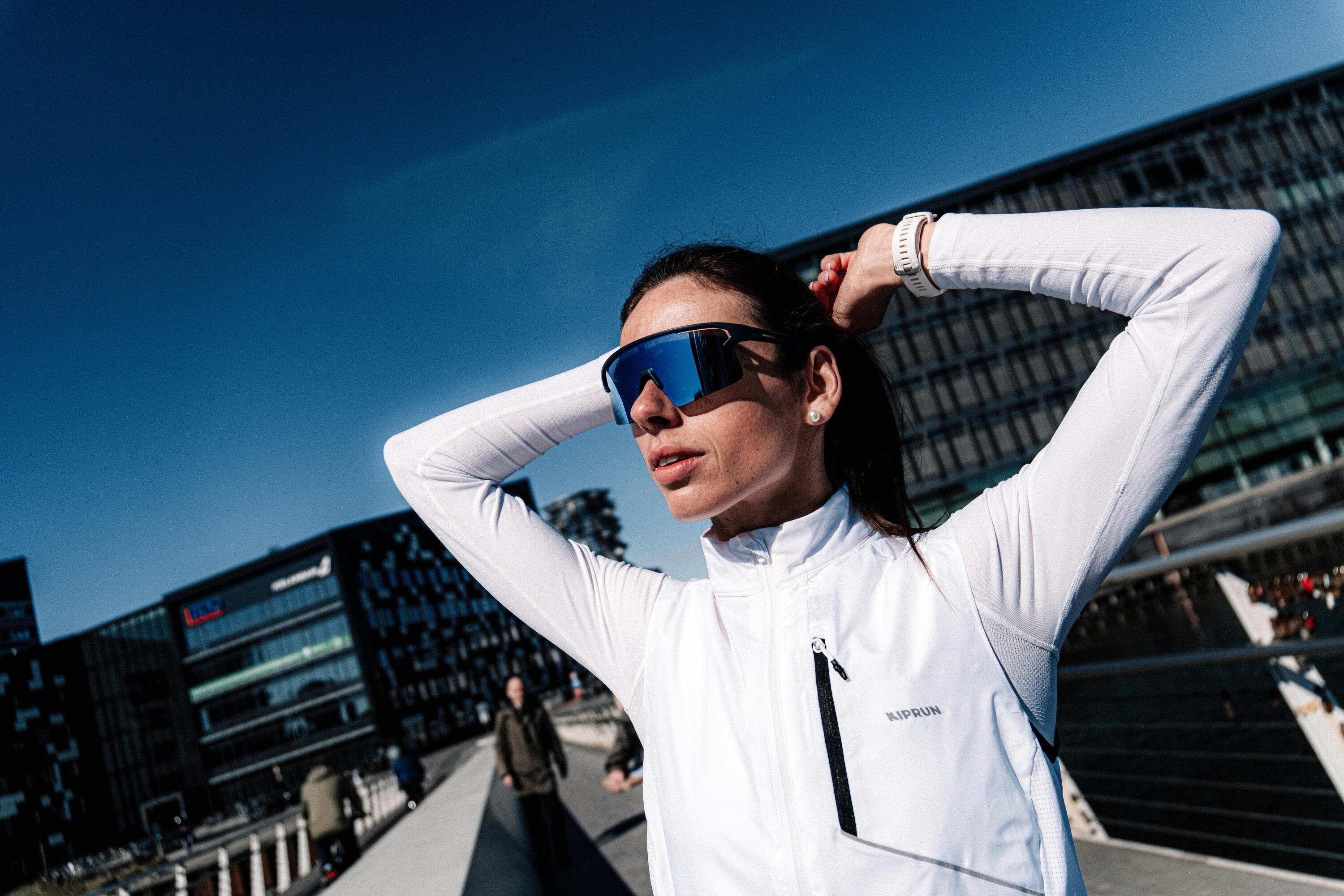 Winddichte, ärmellose Laufjacke für Damen, Kiprun Run wind 500 Weiss 9/10