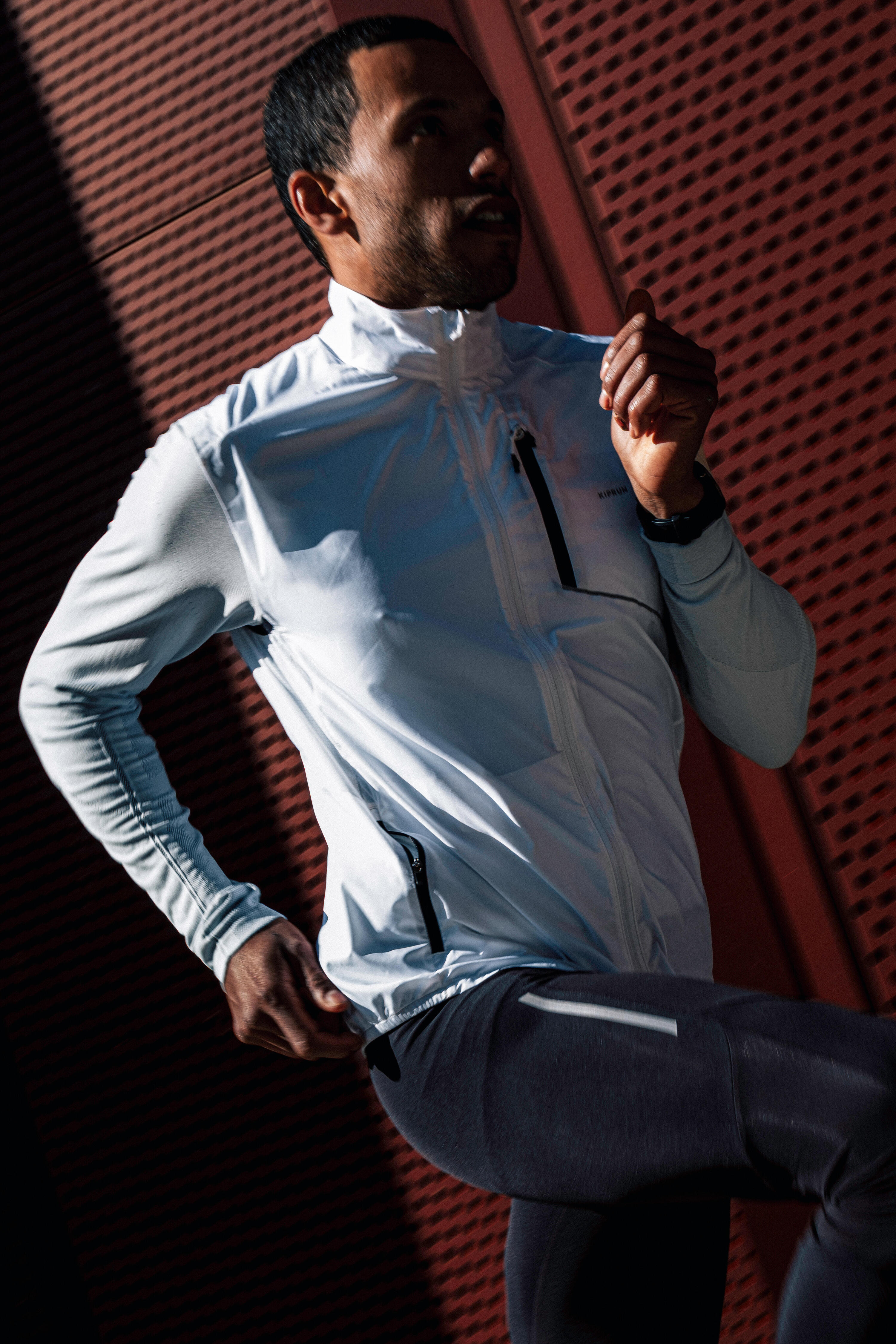 Veste de running coupe vent sans manche Homme, KIPRUN Run 500 blanche 9/11