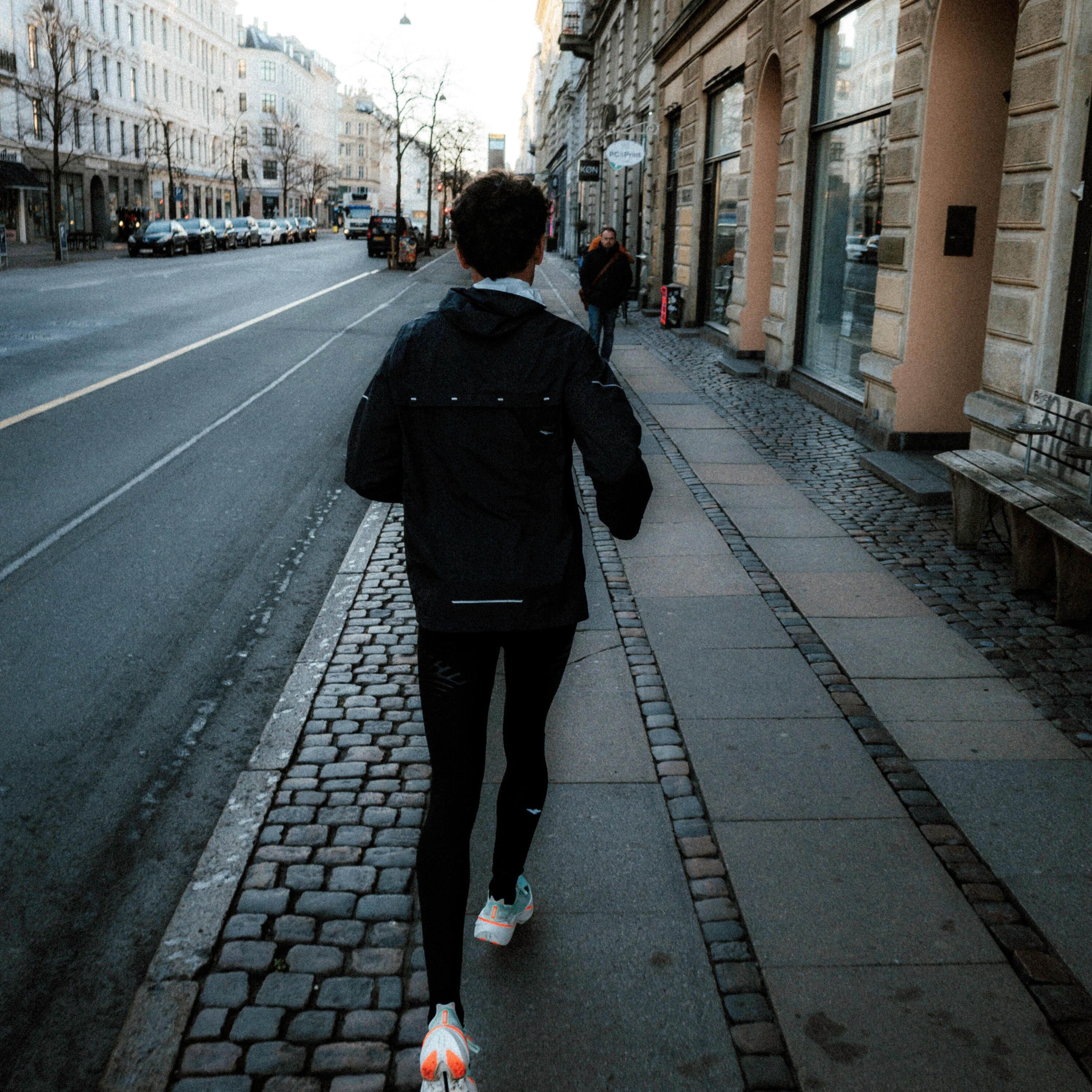 Laufjacke Herren wasserdicht atmungsaktiv - Run 900 dunkelgrau 31/32