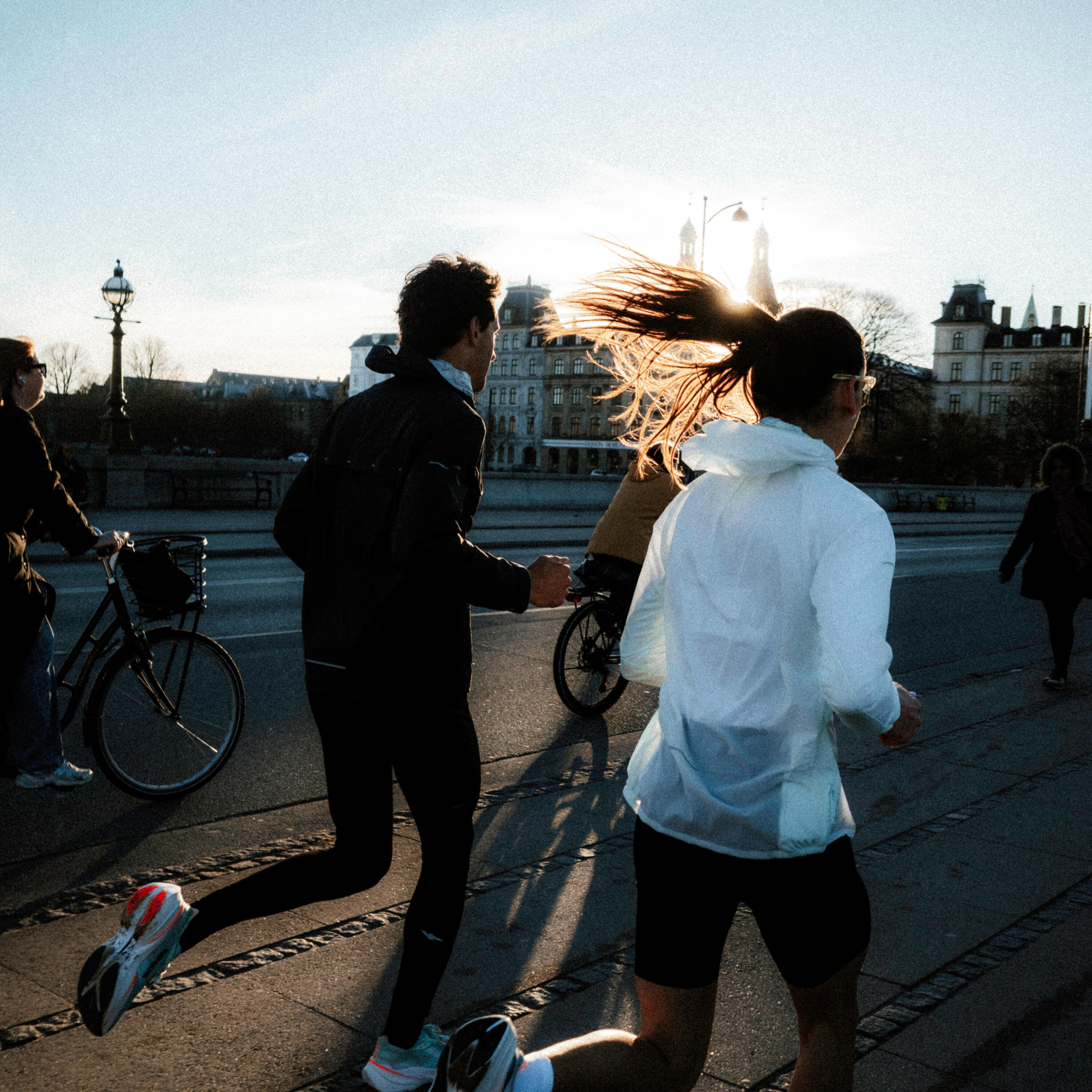 Laufjacke Herren wasserdicht atmungsaktiv - Run 900 dunkelgrau 30/32