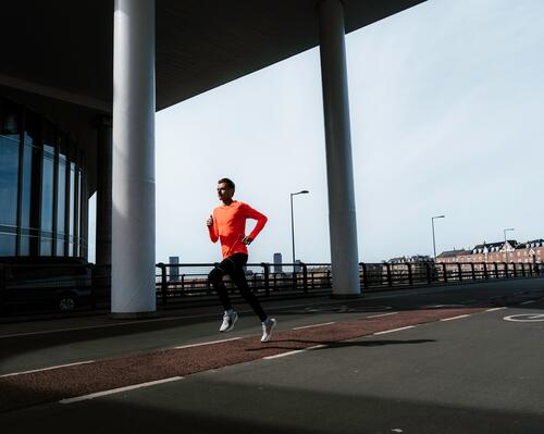 Ontspannen hardlopen: hoe beweging stress vermindert en je beter laat 