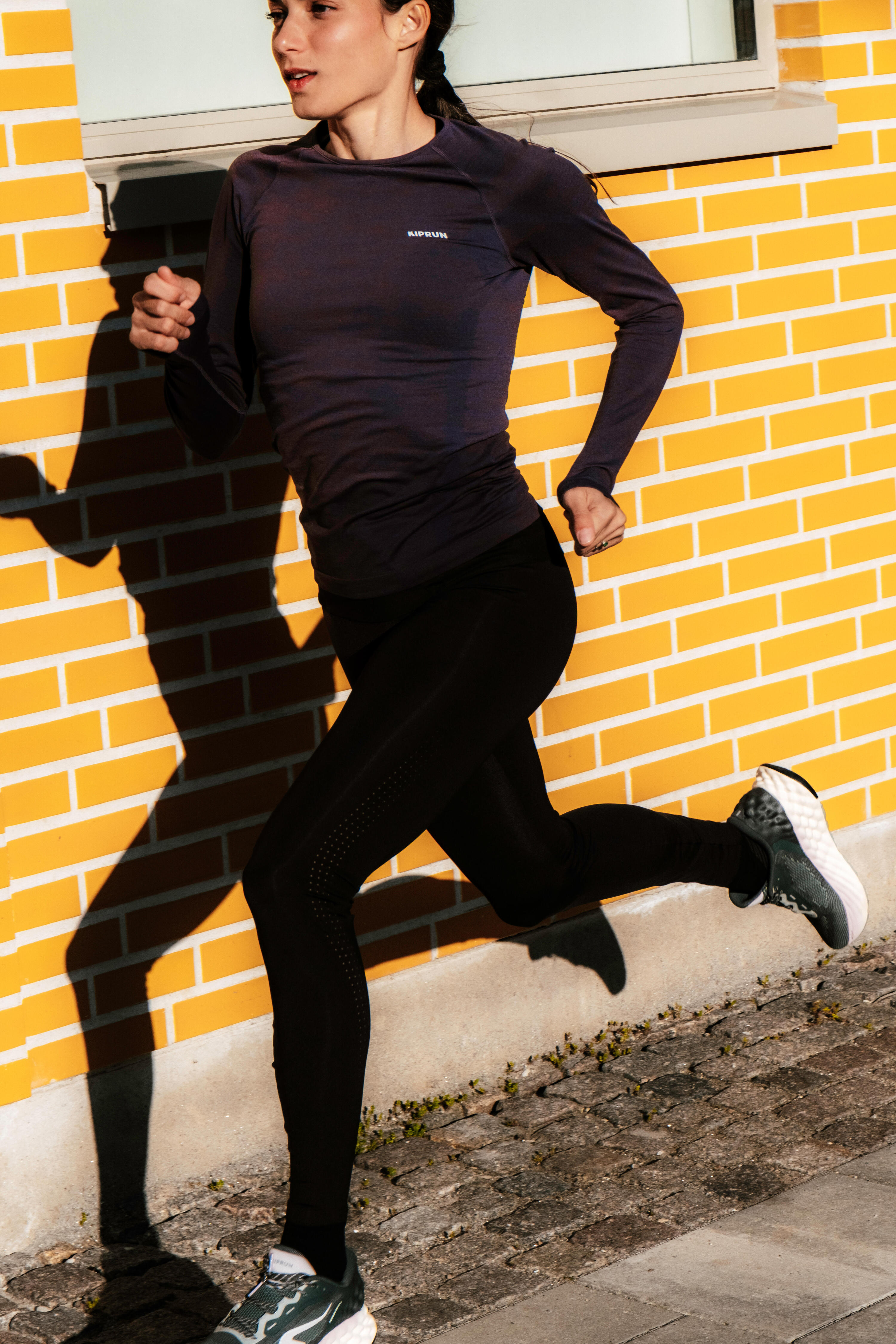Camiseta running manga larga sin costuras Mujer, KIPRUN Run 500 berenjena  10/13
